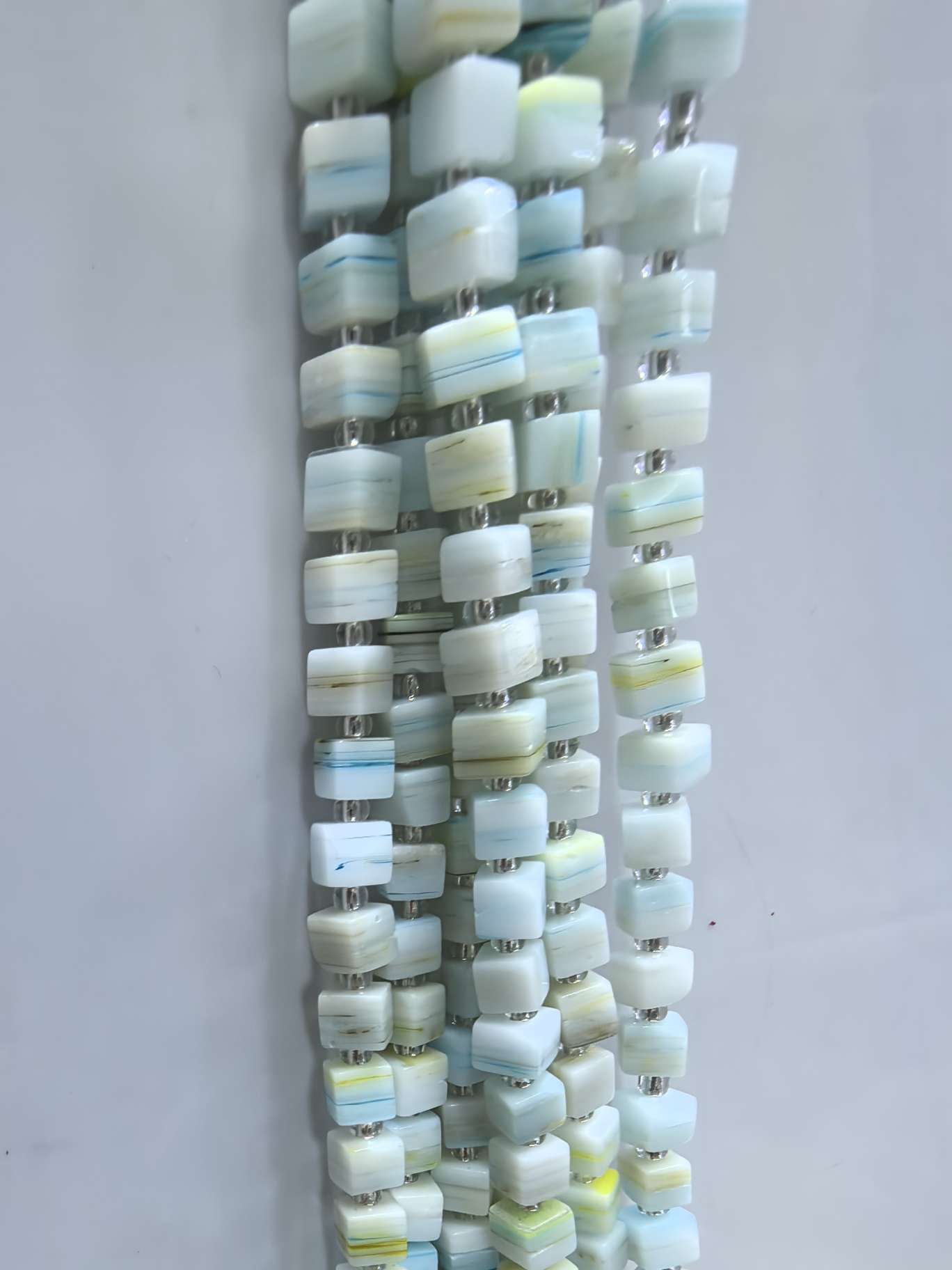 网络爆款意大利方糖琉璃6x6x6mm人工琉璃千花琉璃DIY饰品配件厂家直销饰品配件白底实物图