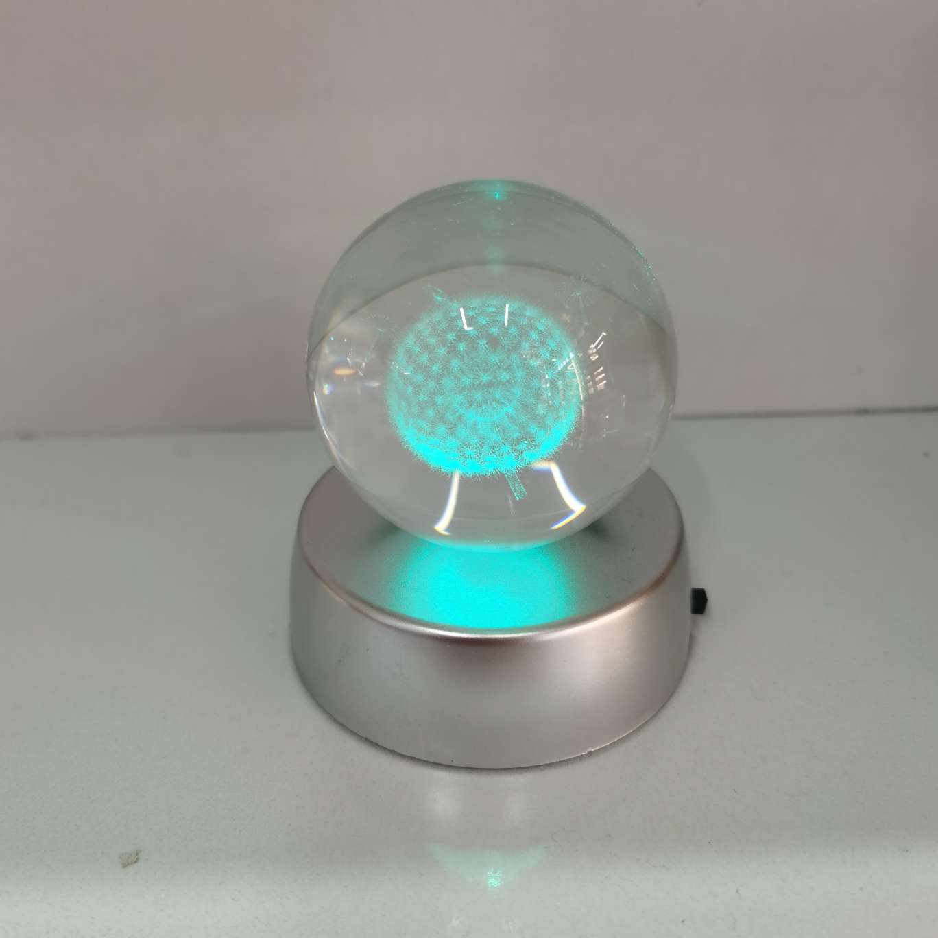 Crystal ball night light small ornament, crystal glass ball lamp base, dandelion laser-engraved pattern inside engraving details Picture