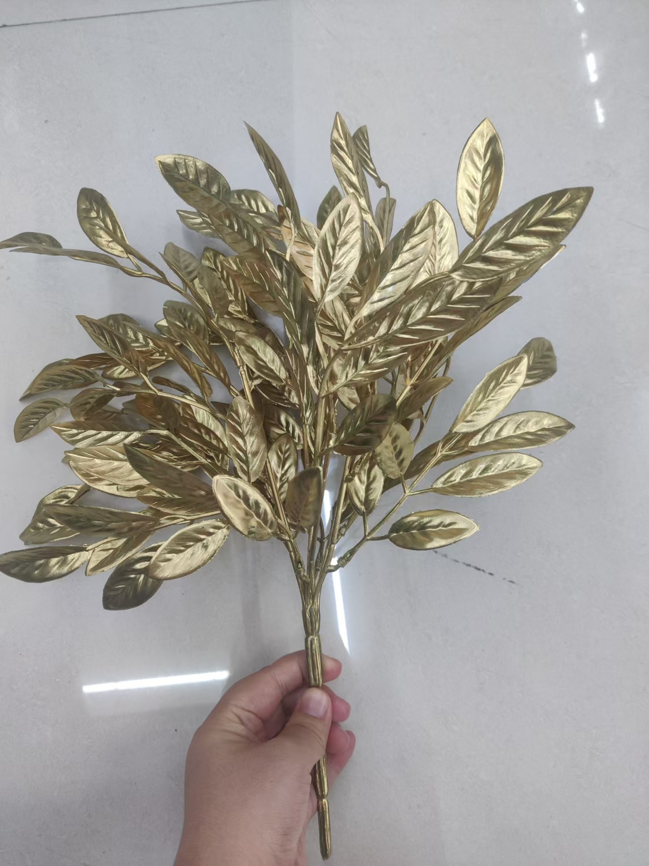 Best-selling artificial flower home ornaments, golden artificial leaves, plastic leaf ornaments pic 2