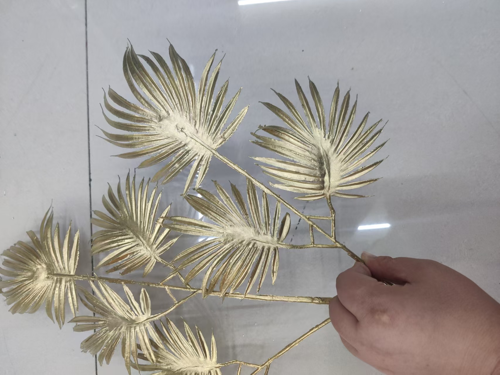 A bestseller in foreign trade: 3-fork simulated leaf, simulated craft decorative item, home decoration simulated plastic leaf branch Item Picture