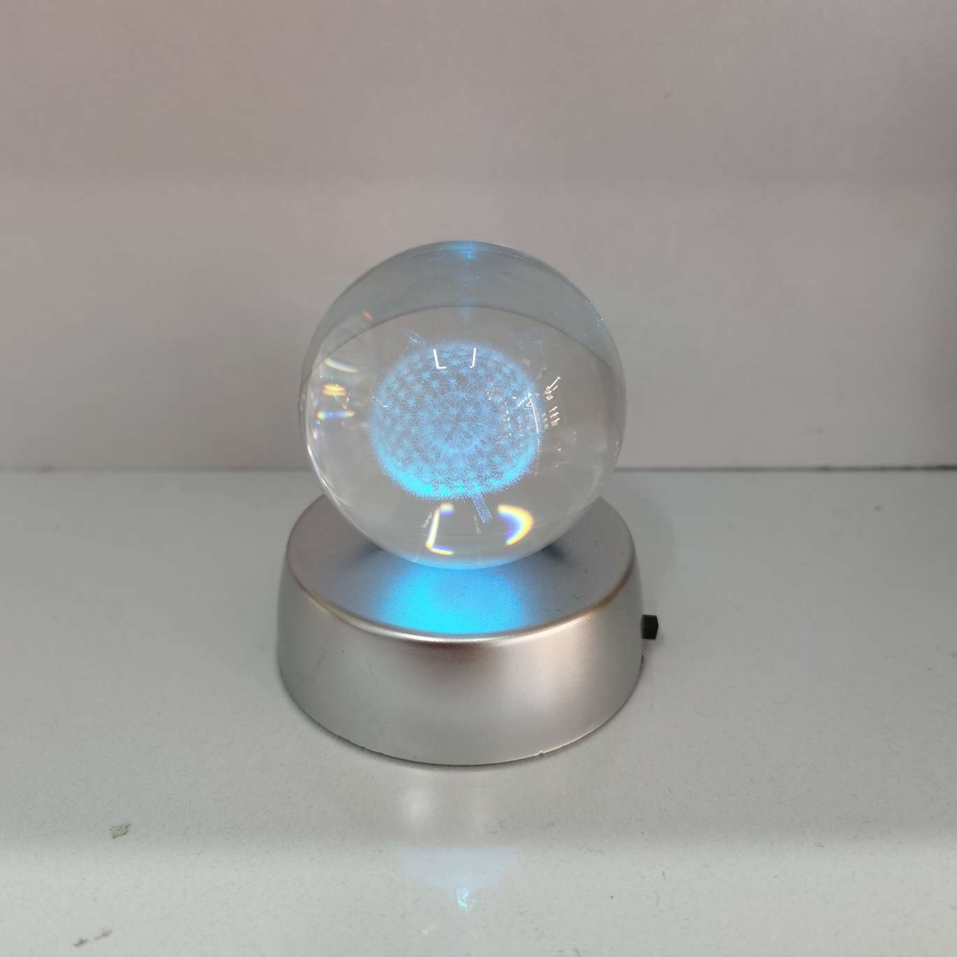 Crystal ball night light small ornament, crystal glass ball lamp base, dandelion laser-engraved pattern inside engraving Specification image