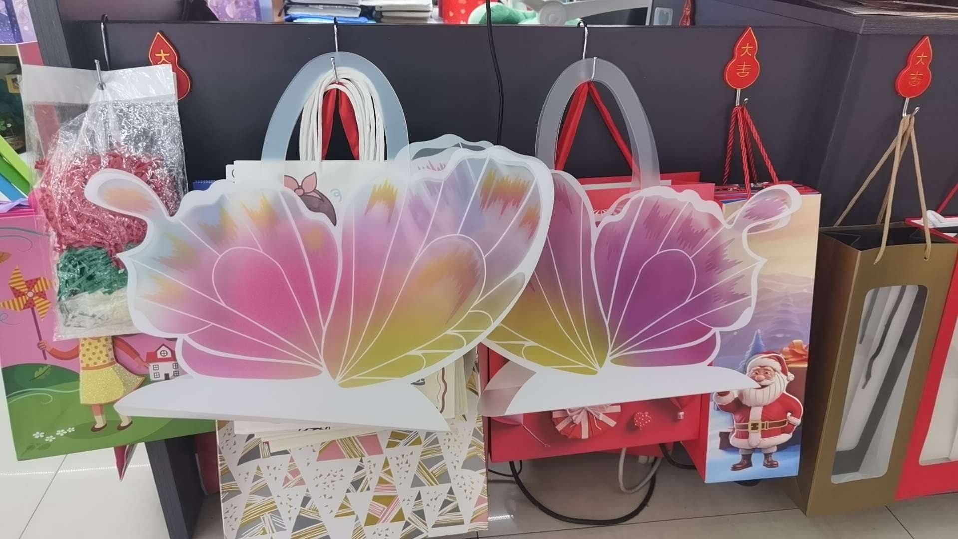 Cross-border butterfly flower handbag detail image 2