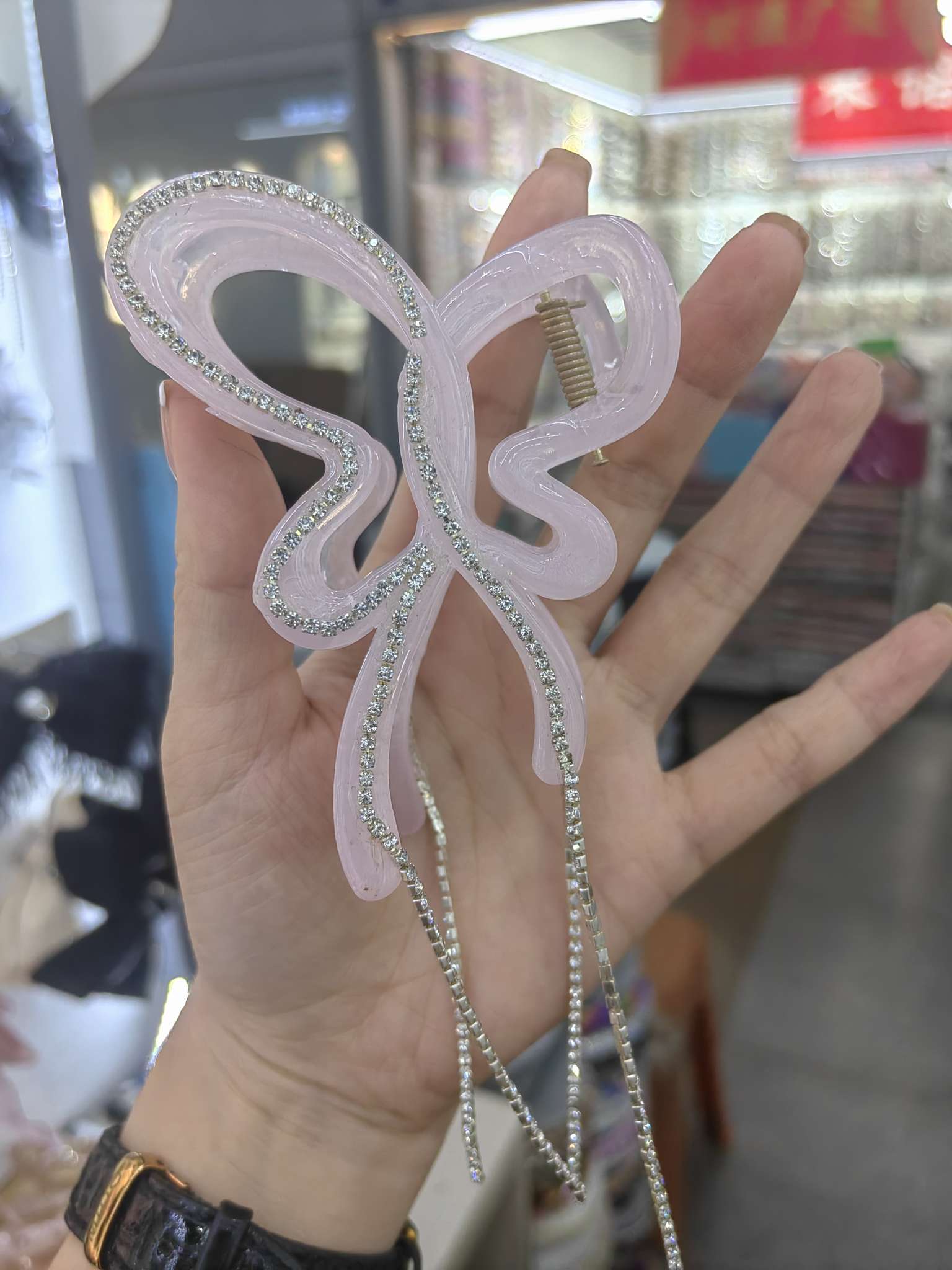 Wholesale of popular shark clip women's hair clips, accessories, headwear, hair accessories, National Day special styles, fashionable, beautiful, long-lasting and non-fading hair clips detail image 3