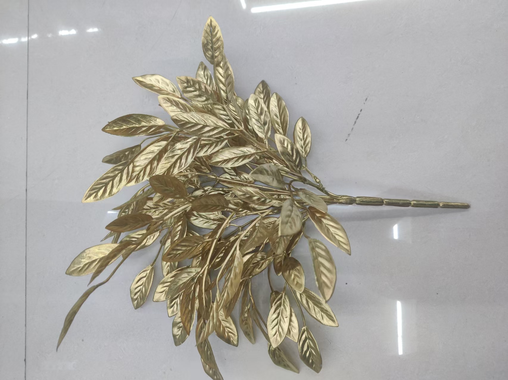 Best-selling artificial flower home ornaments, golden artificial leaves, plastic leaf ornaments pic 3