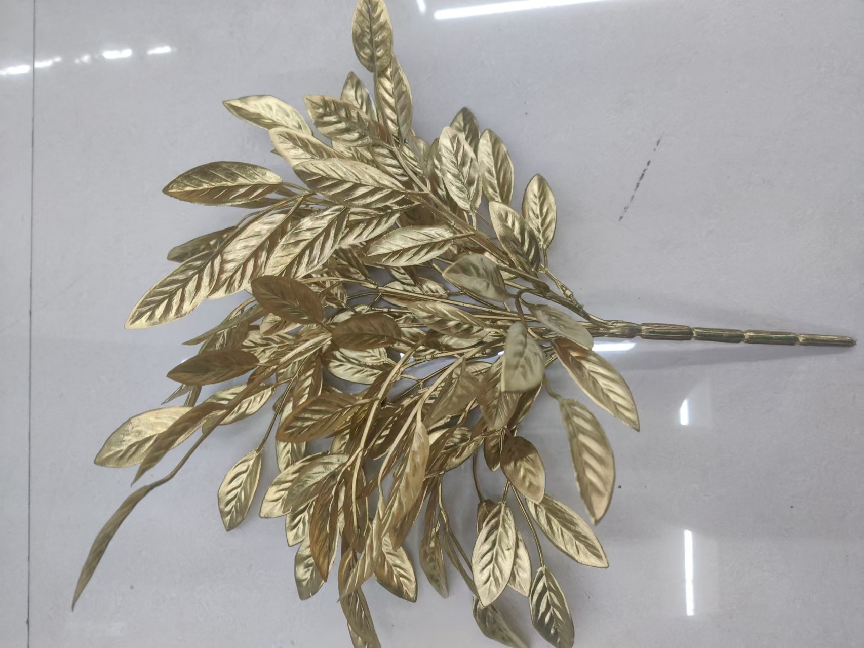 Best-selling artificial flower home ornaments, golden artificial leaves, plastic leaf ornaments pic 1