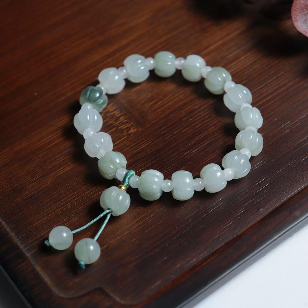 The same style of golden thread jade bracelet, couple, ethnic style pumpkin bead bamboo joint bracelet, yellow jade hanging gourd bracelet, factory wholesale Application Scenario