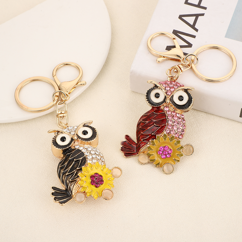 Cross-border diamond-encruted owl car keychain, metal cute couple bag pendant, keychain gift Specification image