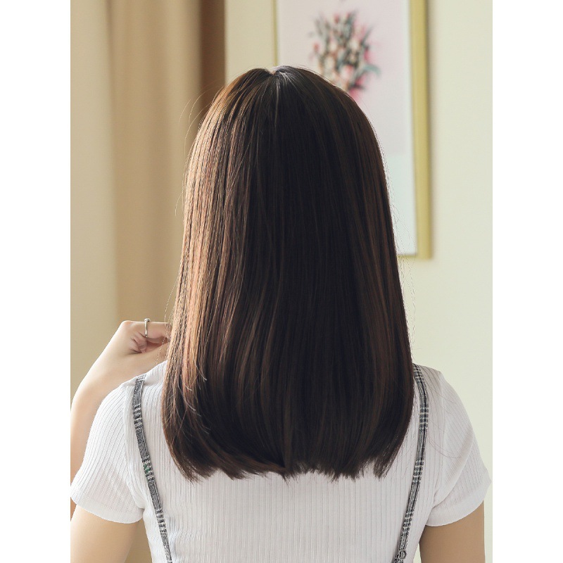 A wig set for a woman with medium-length hair, inward-tied to reach the shoulder collarbone, round face, natural and fluffy pear blossoms, a popular full-head wig set Application Scenario