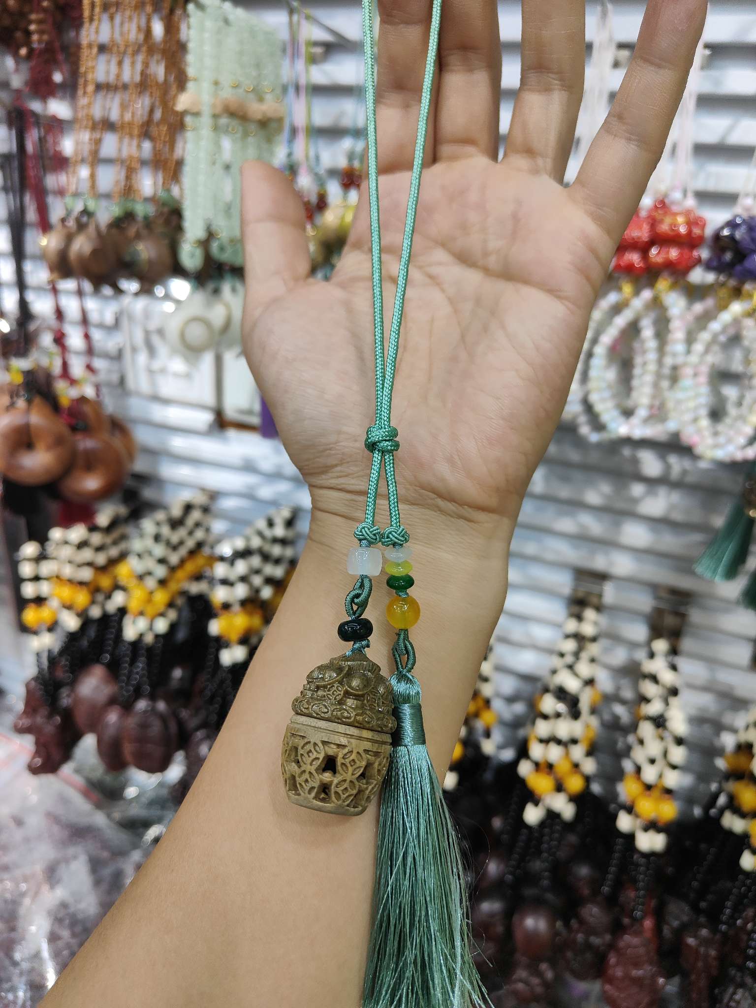 绿檀香囊吉祥挂件，车挂

绿檀香囊吉祥挂件

细节图