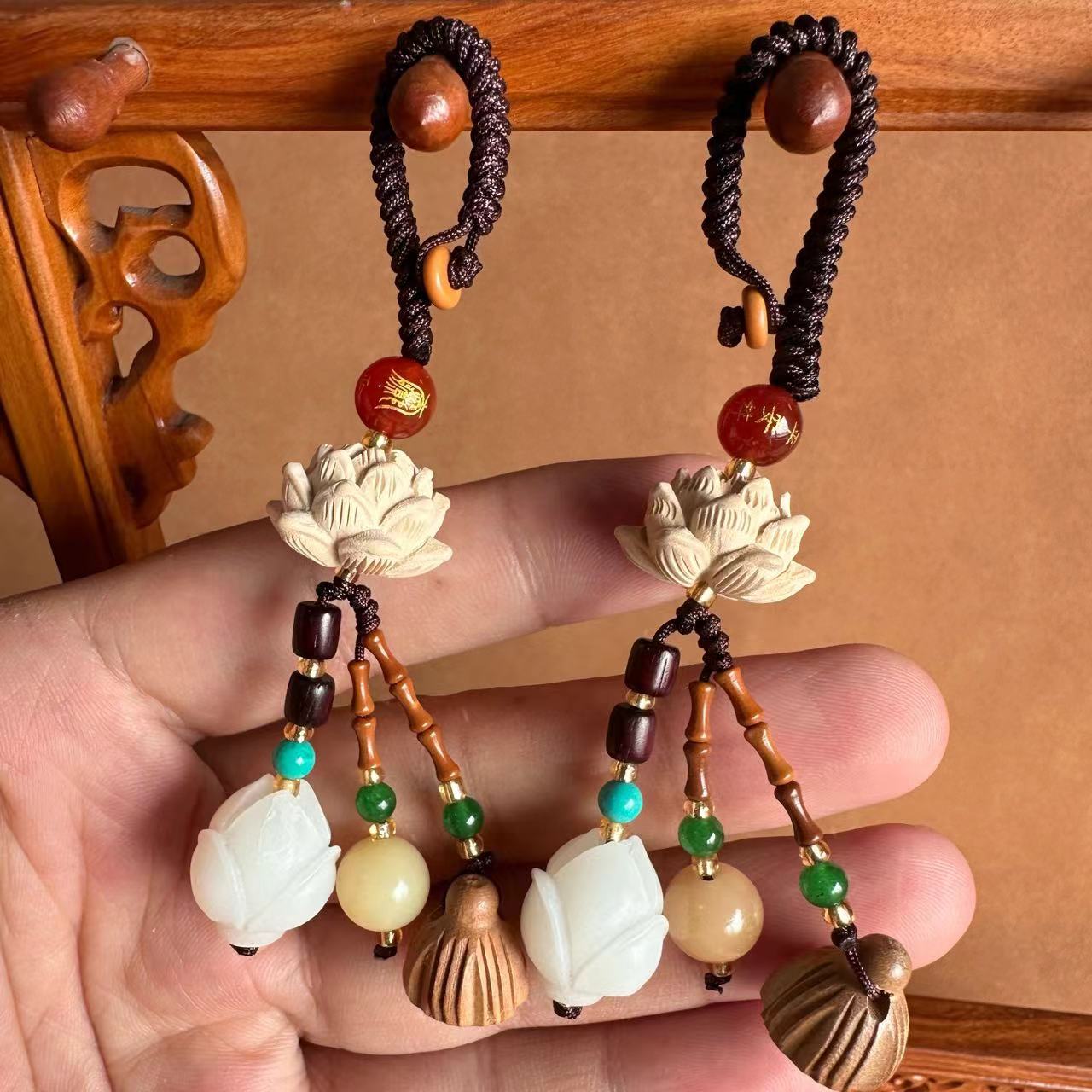 Wanxia Original DIY handmade rosewood lotus bag pendants, keychains, magnolia flower car key pendants, Bodhi lotus couple bag pendants wholesale, decorative small pendants, school bags, small coin purse pendants factory direct sales Specification image