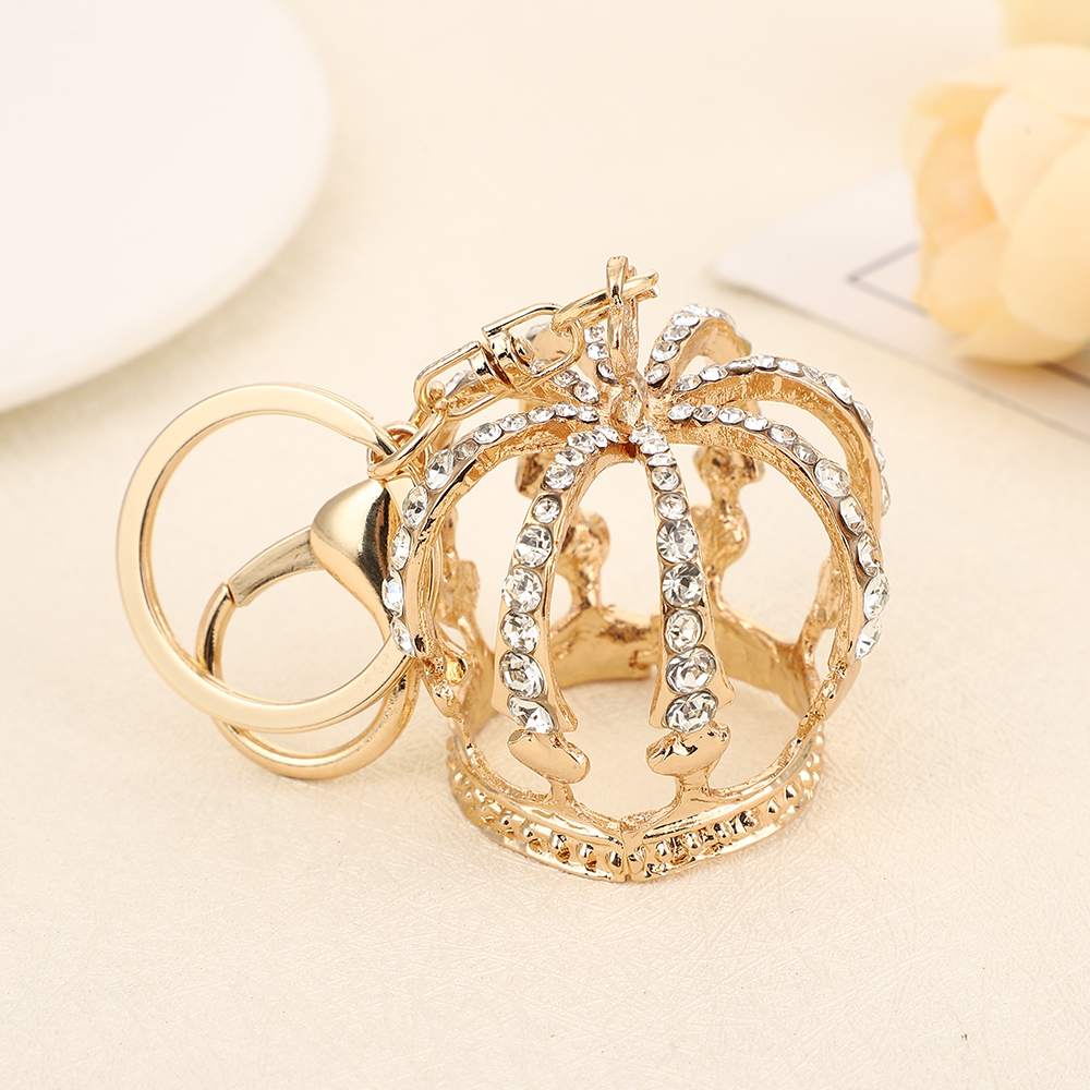 Diamond-encrusted crown car keychain, metal cute women's bag pendant, keychain creative gift details Picture