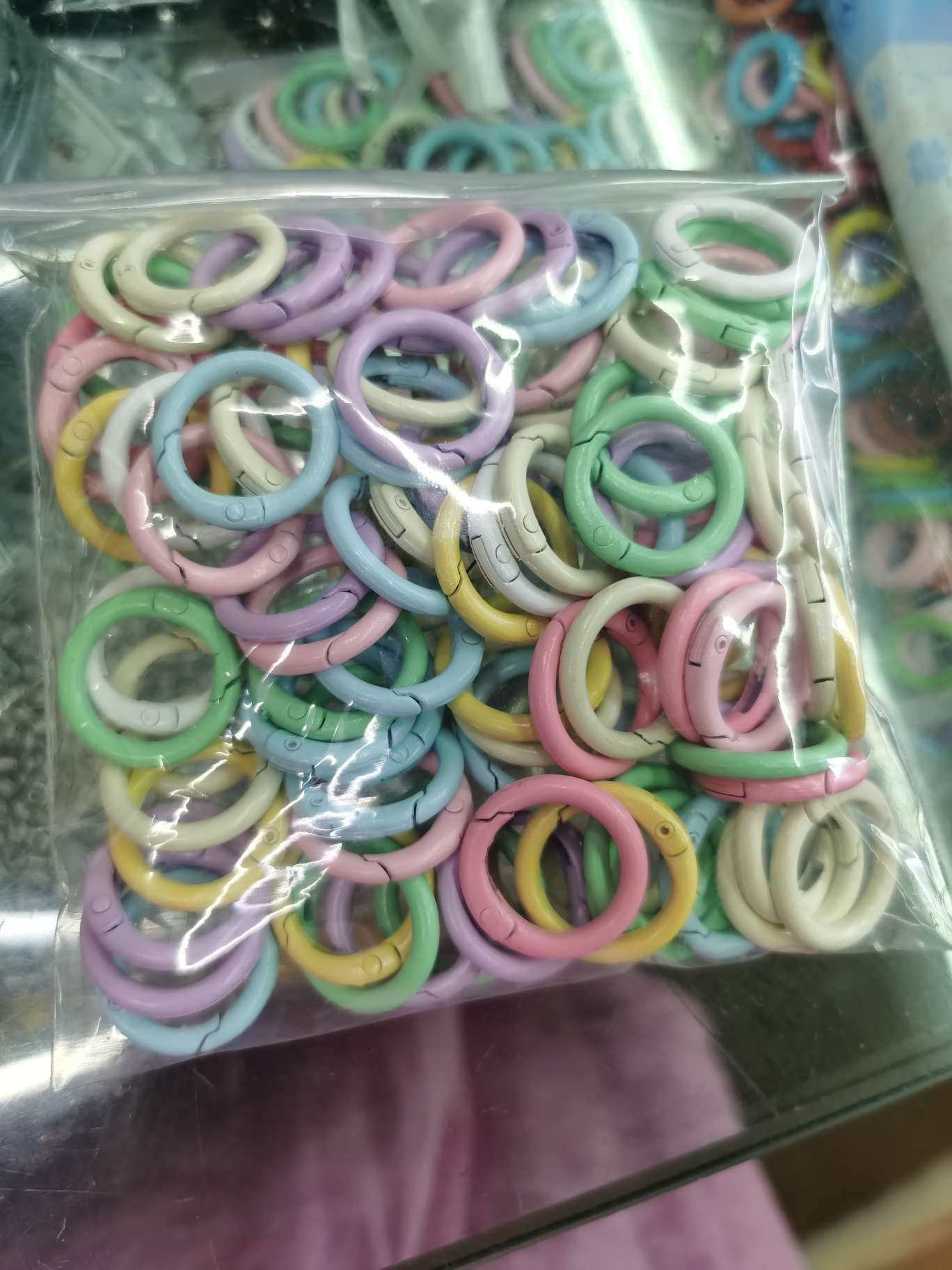 25# Electrophoretic color mixed spring buckle Item Picture