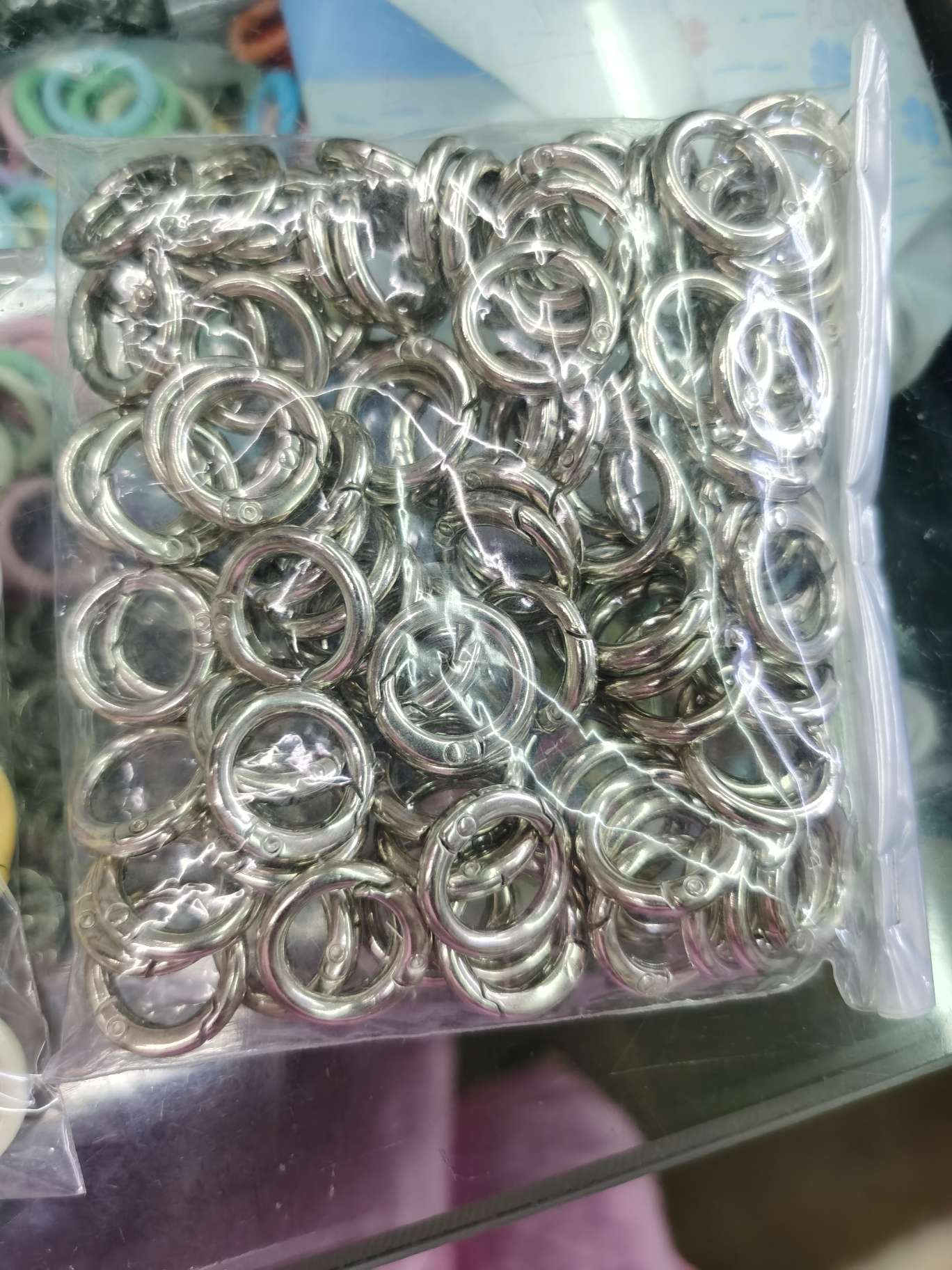 25# Electrophoretic color mixed spring buckle Application Scenario