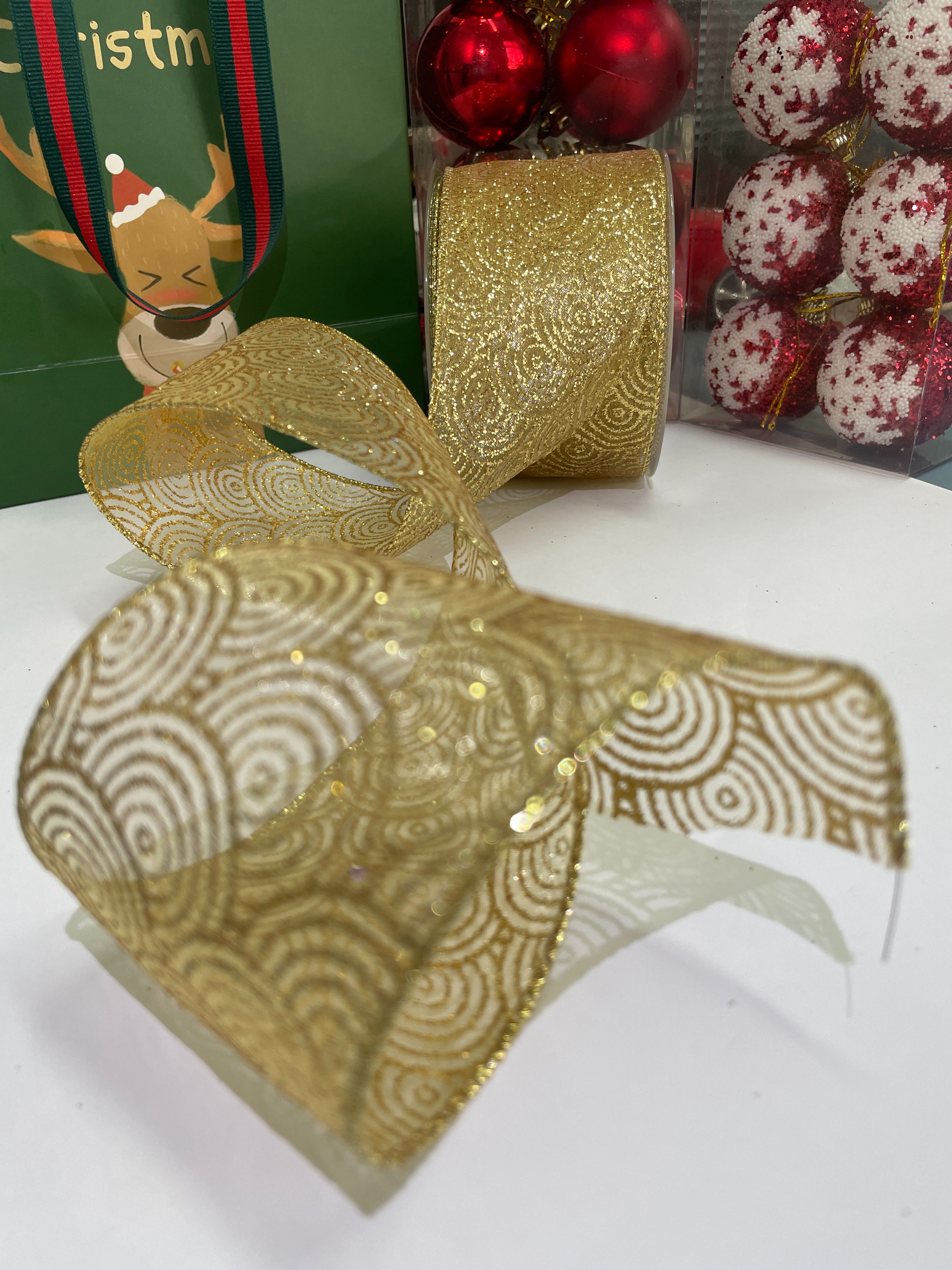 Item No. : 2363 Christmas Gift Packaging Decoration DIY Pearl Yarn Gold Scallion Slice Circle Christmas Wire Band 6.3cm Item Picture