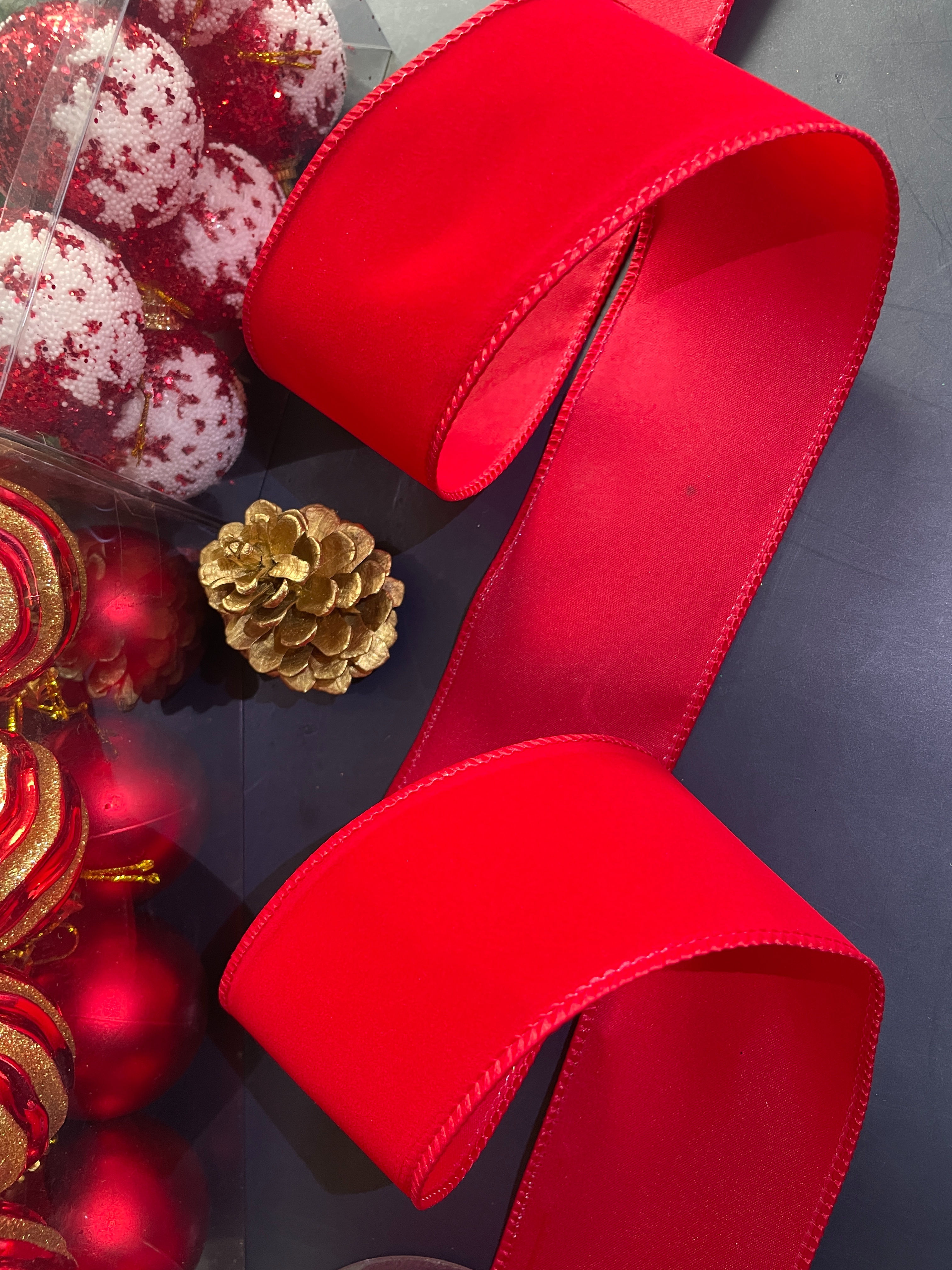Item No. : 2372 DIY Christmas Gift Packaging Decoration Red Velvet Tape Velvet Cloth Christmas Wire Tape 6.3cm