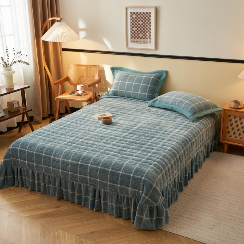 Four-piece set of thickened bed cover with edge-wrapped, muji, air-padded cotton, milk fleece, flannel and gold-carved fleece quilt cover, bed cover and pillowcase set DB Home Textiles Item Picture