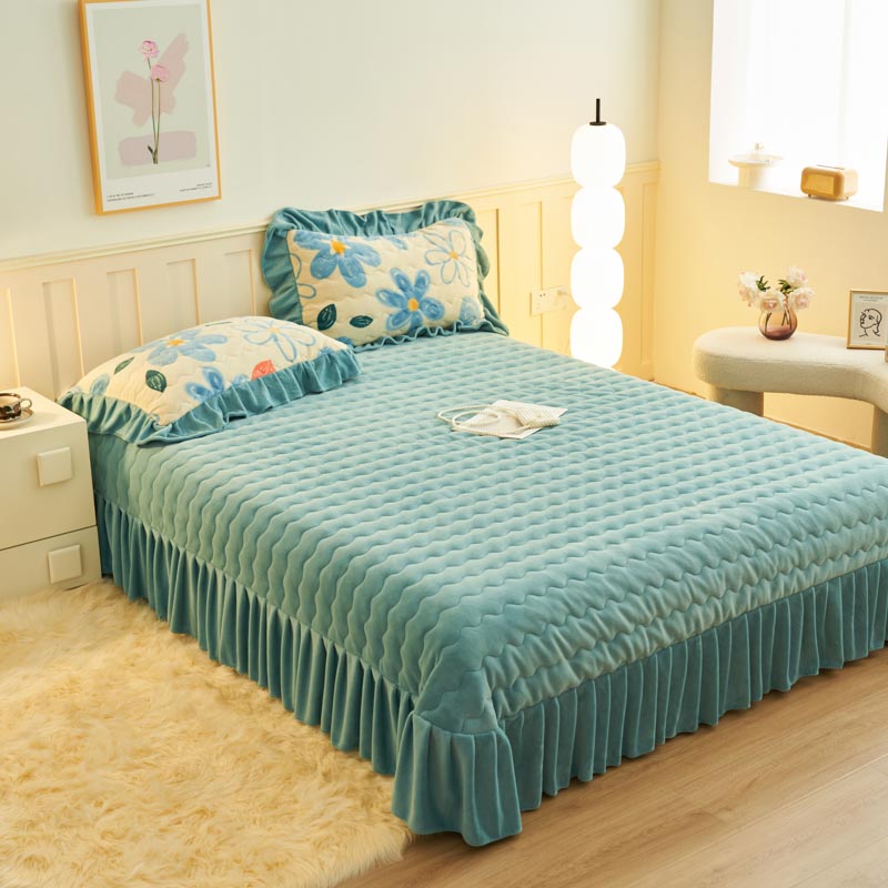 Lace four-piece set with cotton-padded thickened bed cover, autumn and winter milk velvet flannel duvet cover, bed cover pillowcase set, DB Home textiles details Picture