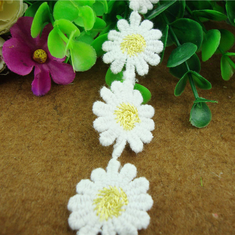 In stock: 2.5 cm two-color cotton thread lace water-soluble flower curtains, home textile skirts, cuffs, collars, and clothing accessories