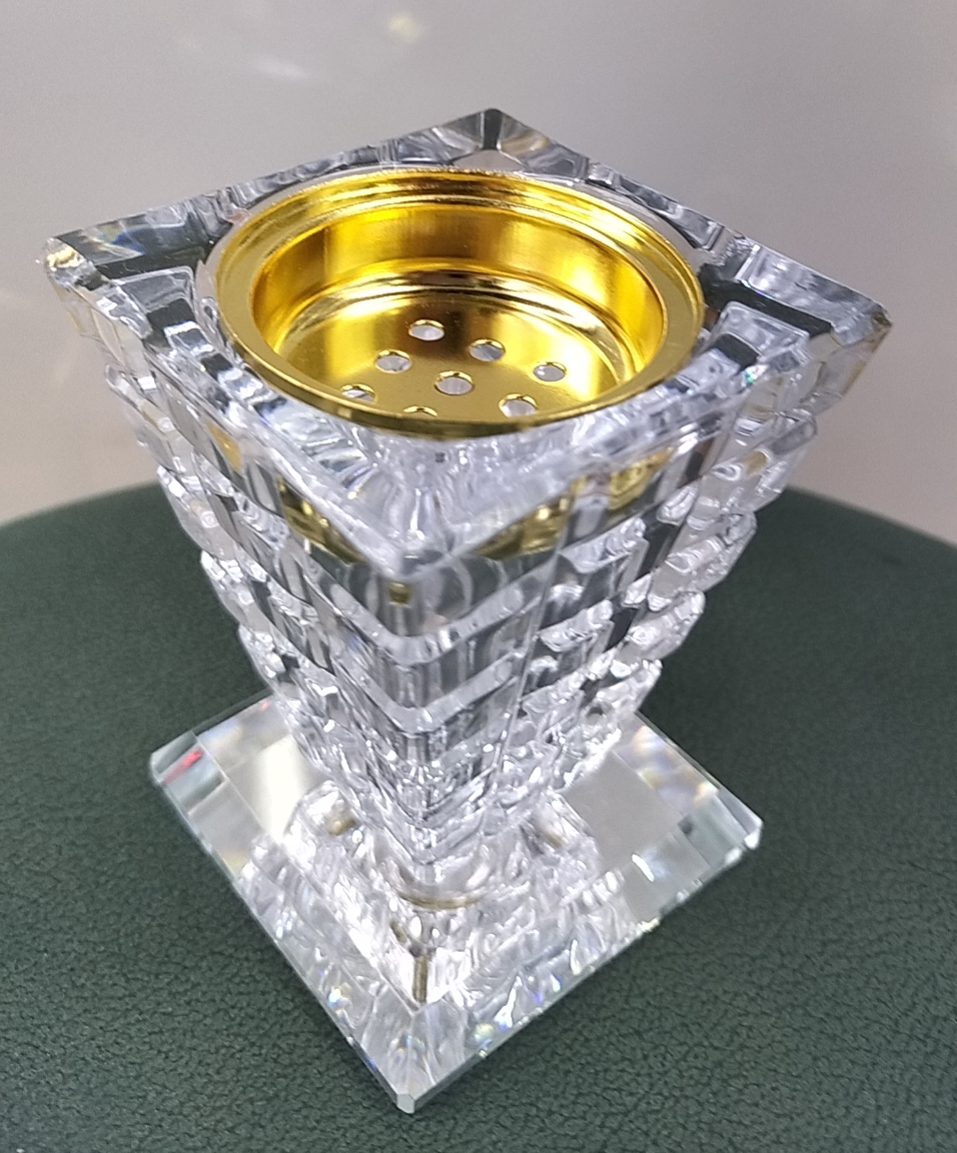 The ingenious combination of crystal and metal, the crystal candlestick incense burner that integrates practicality and ornamental value, and the exquisite crystal candlestick incense burner that is popular in Europe, America and the Middle East, are available in a wide variety. Welcome to purchase Specification image