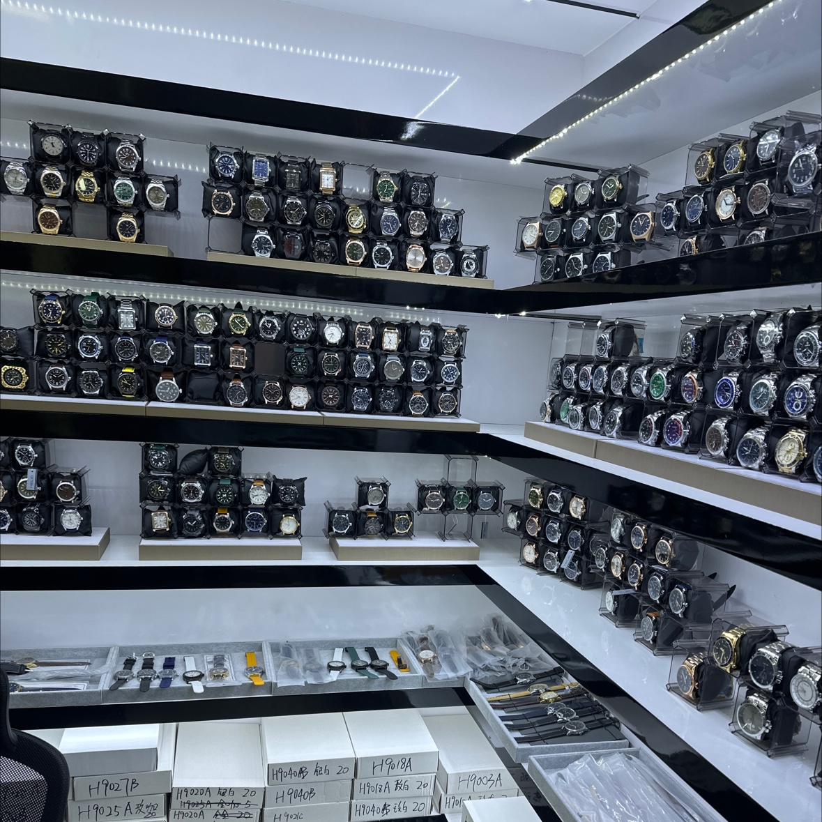 Augustus watch describe pic - 2