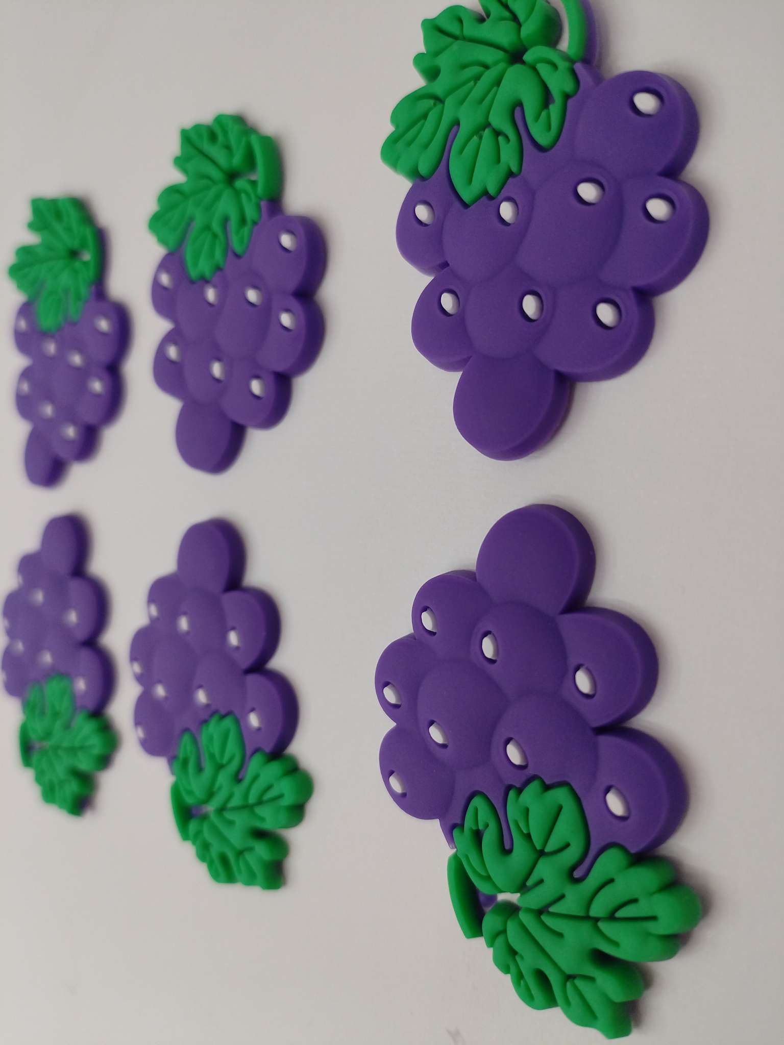 Cartoon fruit grapes 🍇PVC soft adhesive patches, refrigerator, mobile phone case patches DIY decorative accessories Application Scenario