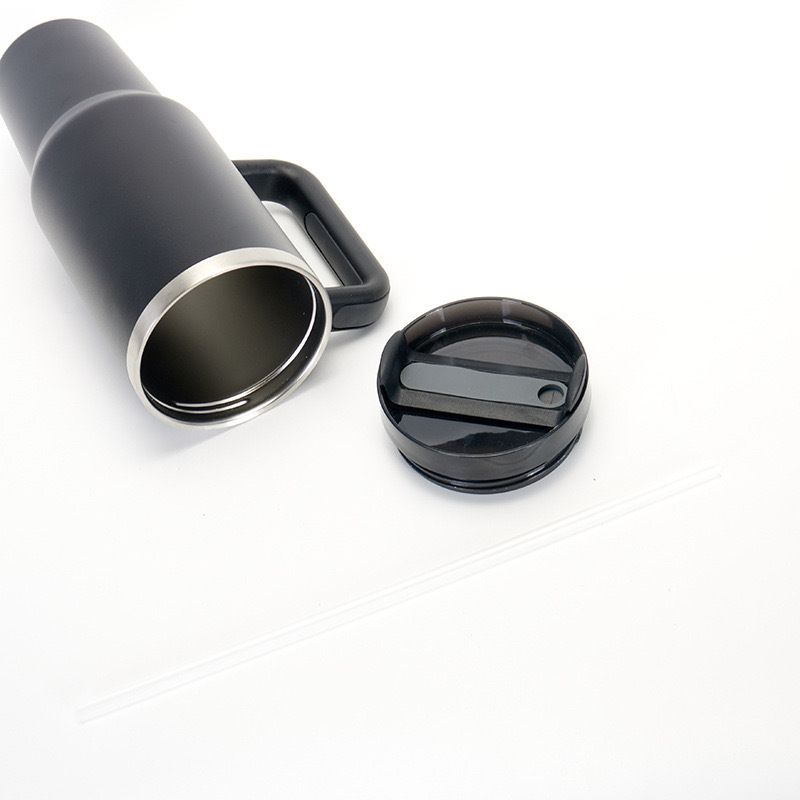 Stainless steel double-layer insulated and cold-insulated car ice cup beer mug Application Scenario