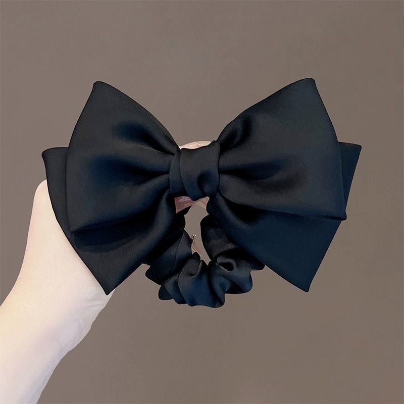 A large bow tie for a fleeing princess in distress, a large intestine hair tie for a woman, a high-end look, a low bun hair accessory, a headwear for a girl details Picture