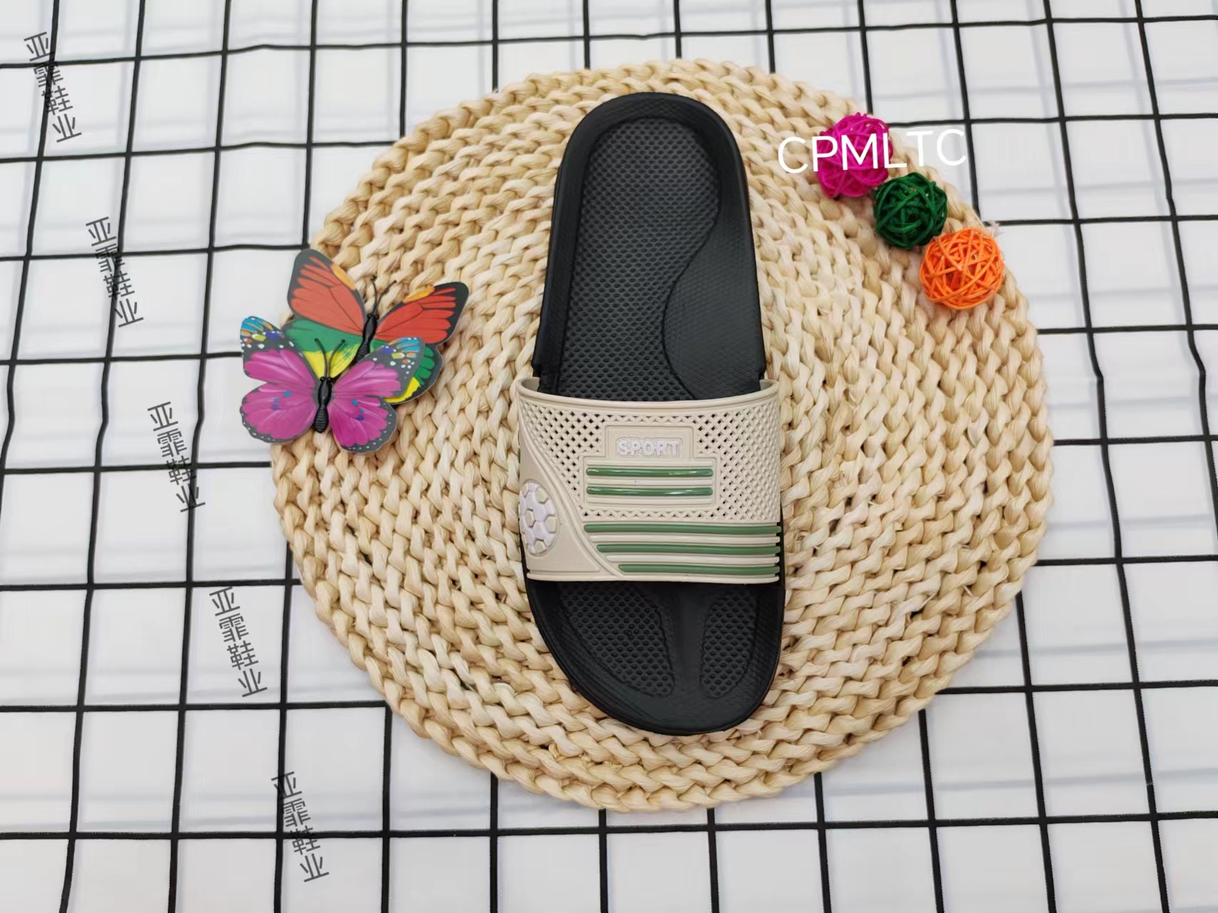 Summer fashionable and lightweight flip-flops for outerwear