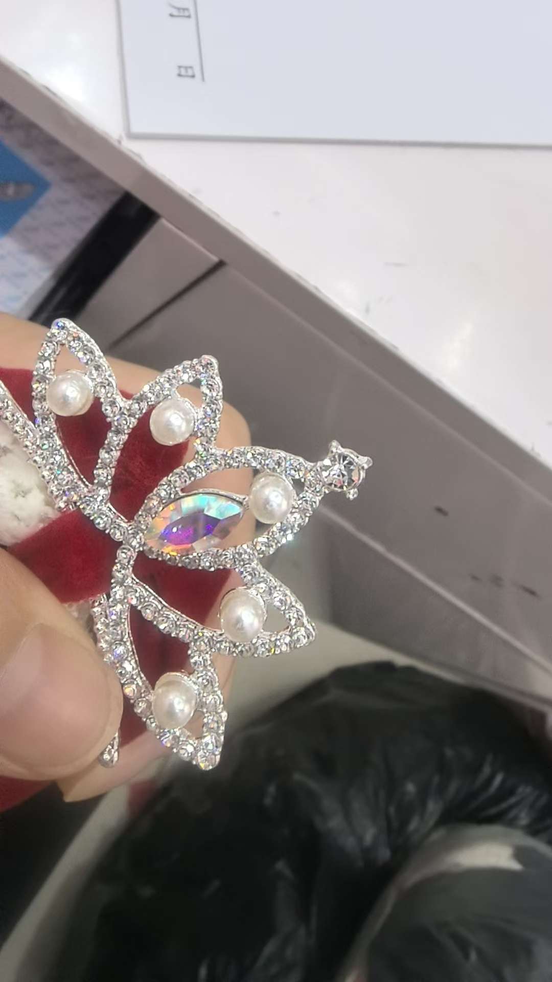 DUY children's beaded bracelet, clothing accessories, diamond-encrusted leather strips, phone case accessories Specification image