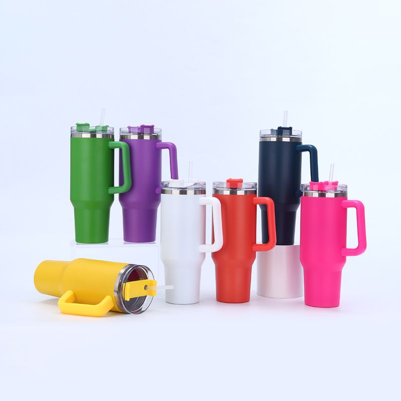 A first-generation 40oz car cup with a straw, a portable vacuum stainless steel insulated cup for cold preservation and ice cream Application Scenario