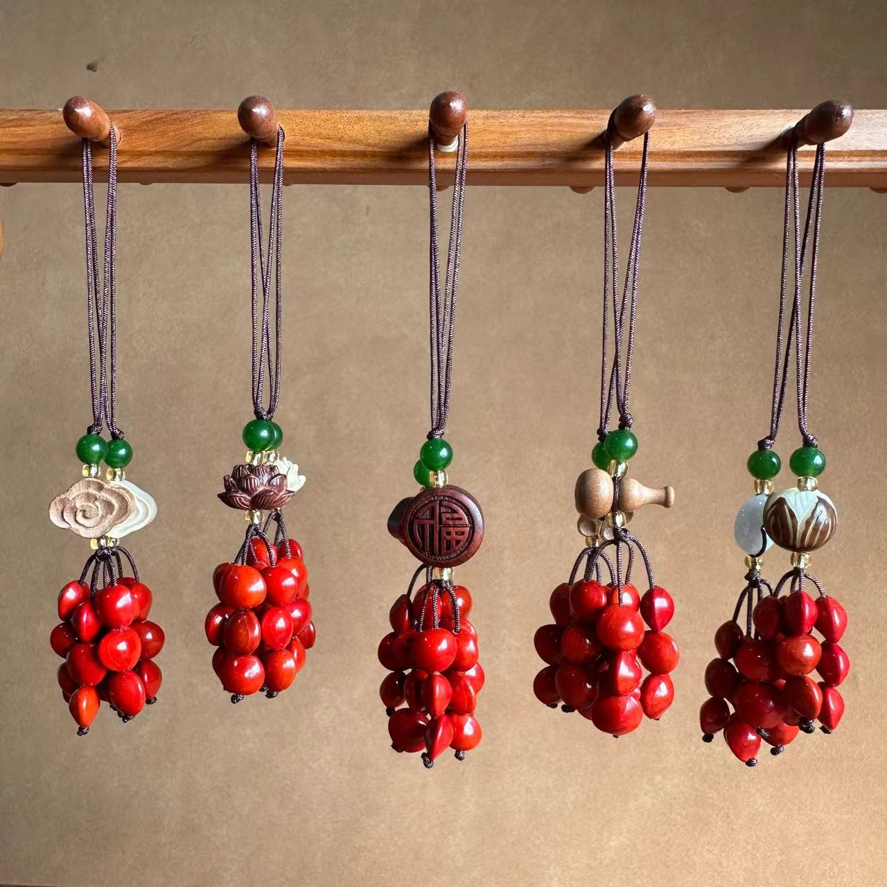 相思豆小挂件批发红豆手机挂件菩提籽钥匙扣梳子挂件吊坠木梳流苏详情2