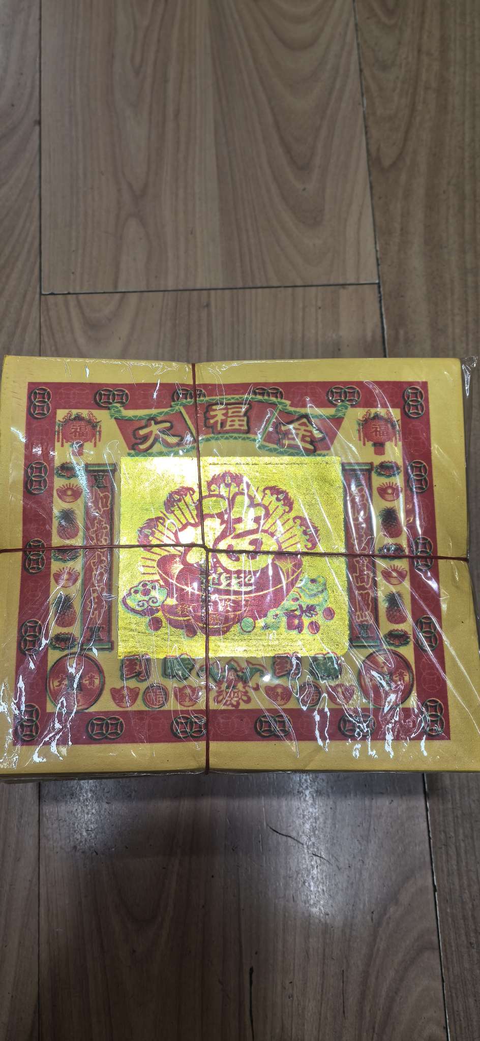 拜佛金纸，大福金，一件12捆，一捆10包，一包80张。张张一样。