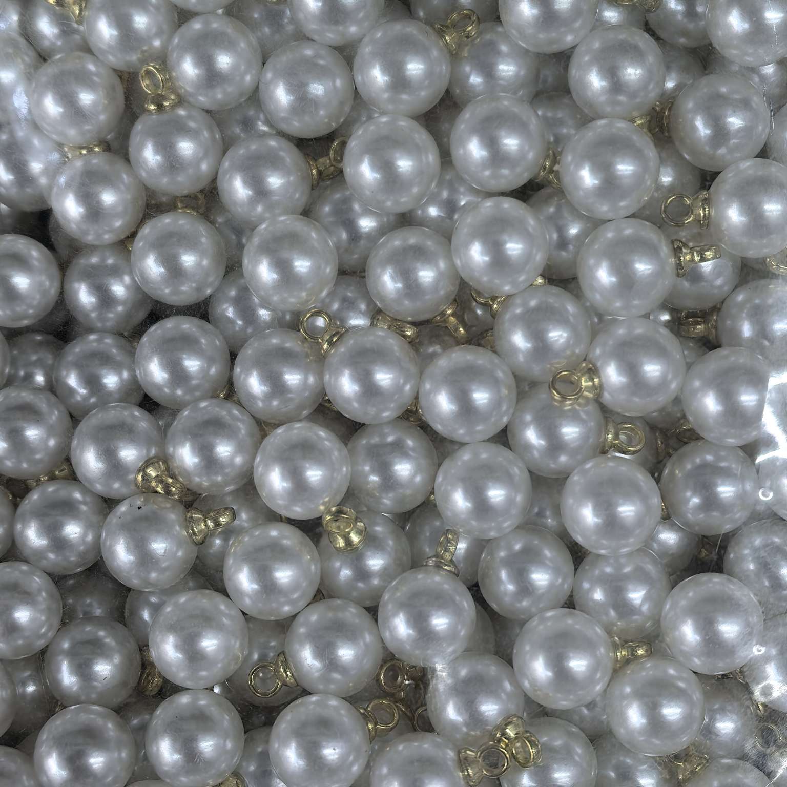 A comprehensive collection of jewelry accessories: Copper beads, soft clay, alloy elements, resin decoration, selected high-quality jewelry materials, essential DIY accessories, high-gloss imitation pearl round bead pendants, diy handcrafted materials, fashionable ears Application Scenario