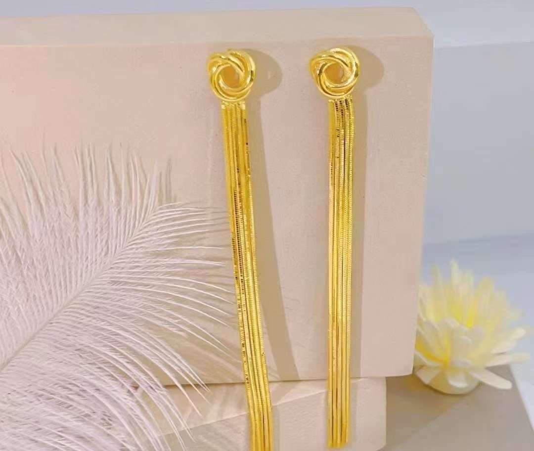 Exquisite flower and leaf earrings, 24k vacuum plated, with an extremely long color retention time. This is a stylish and elegant accessory for women and is versatile detail image 2