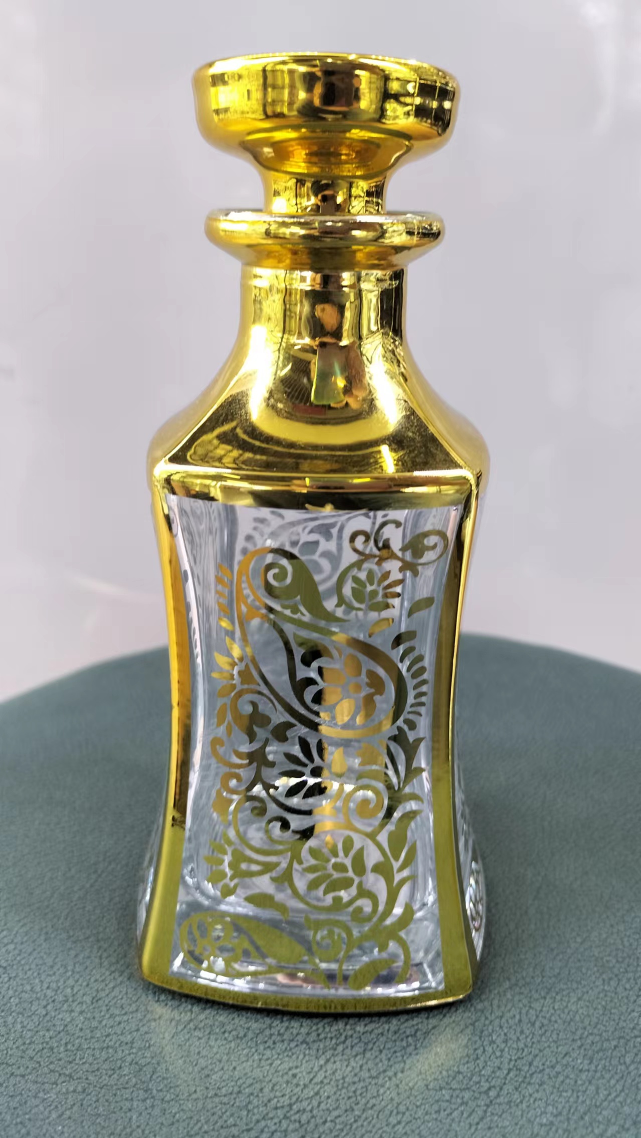 Perfume bottles, crystal glass perfume bottle display bottles, gold-plated perfume bottles