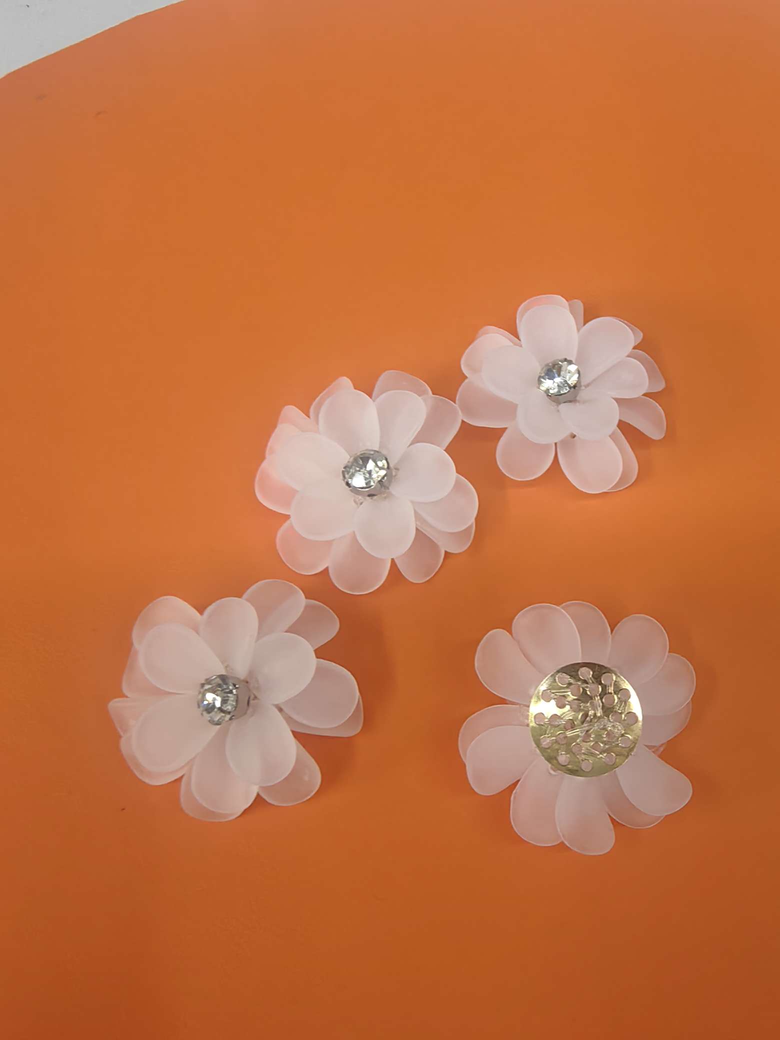 DIY handcrafted special real diamond snowflake semi-finished jewelry accessories are available in a variety of options. Other jewelry accessories are essential for personalized customization and jewelry matching Application Scenario