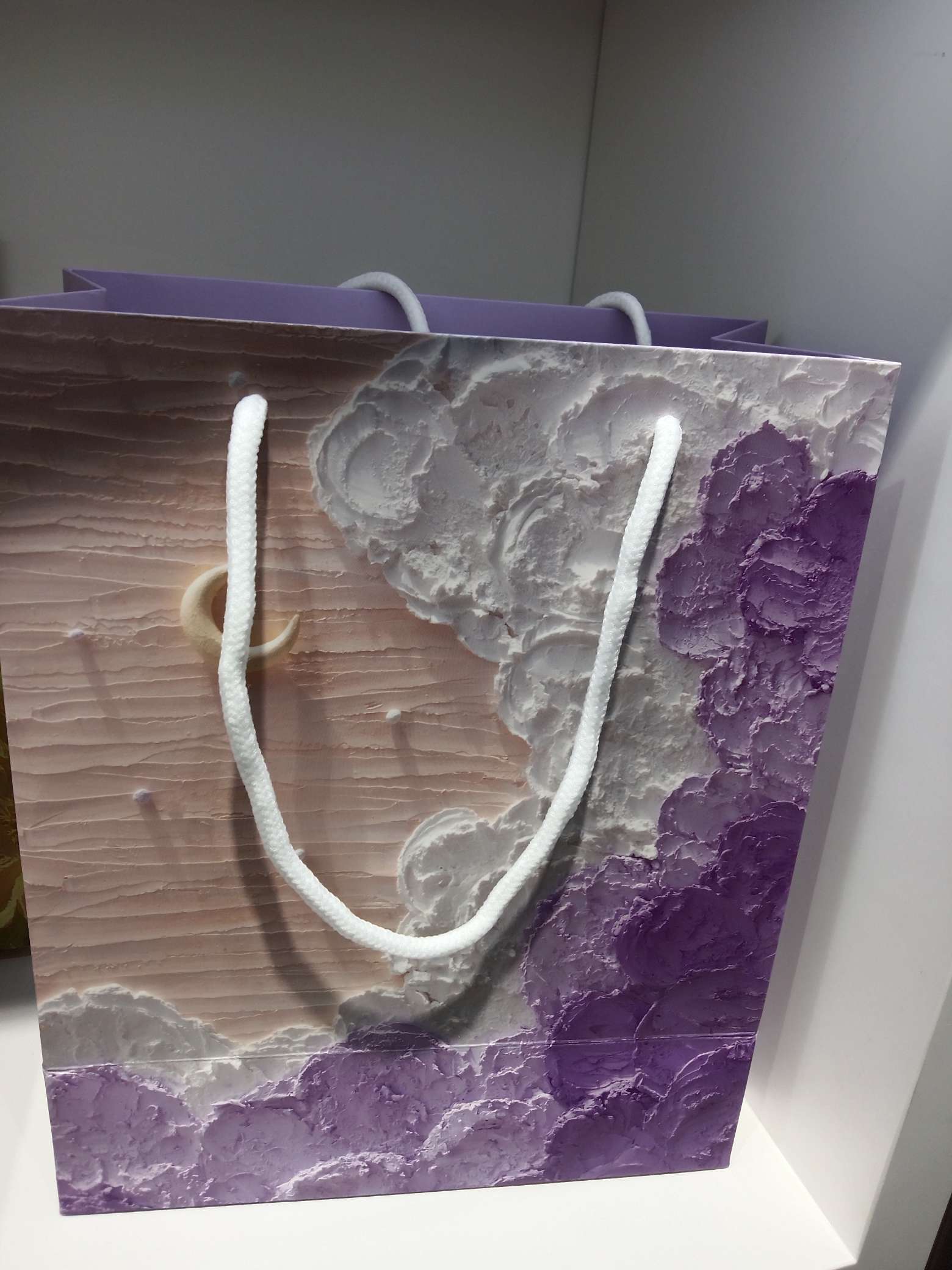 Factory direct sales of mid-to-high-end oil painting gift bags. Customized jewelry packaging boxes and jewelry boxes based on samples are available detail image 2