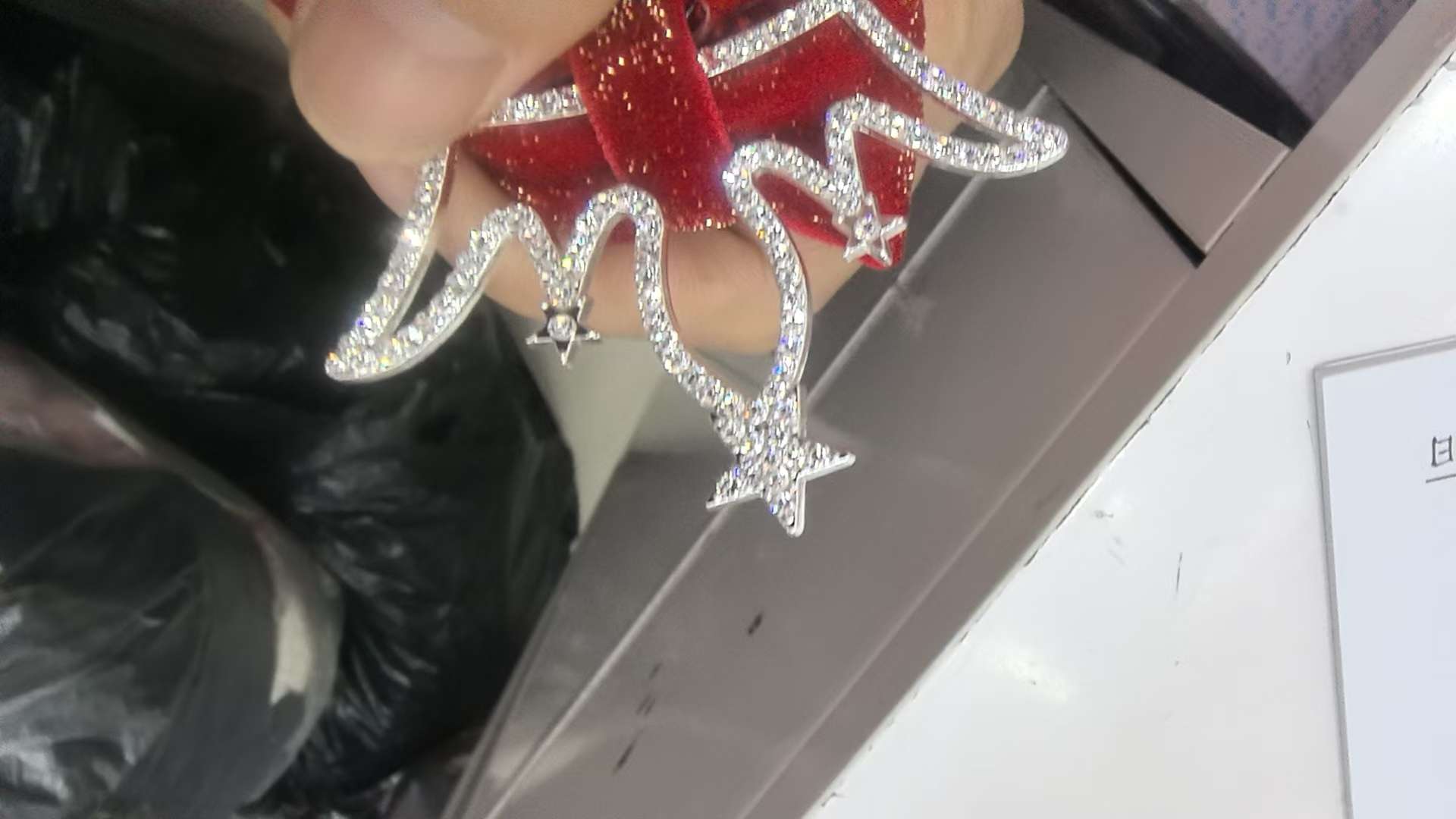 DUY children's beaded bracelet, clothing accessories, diamond-encrusted leather strips, disc buckle pins, phone case accessories detail image 2