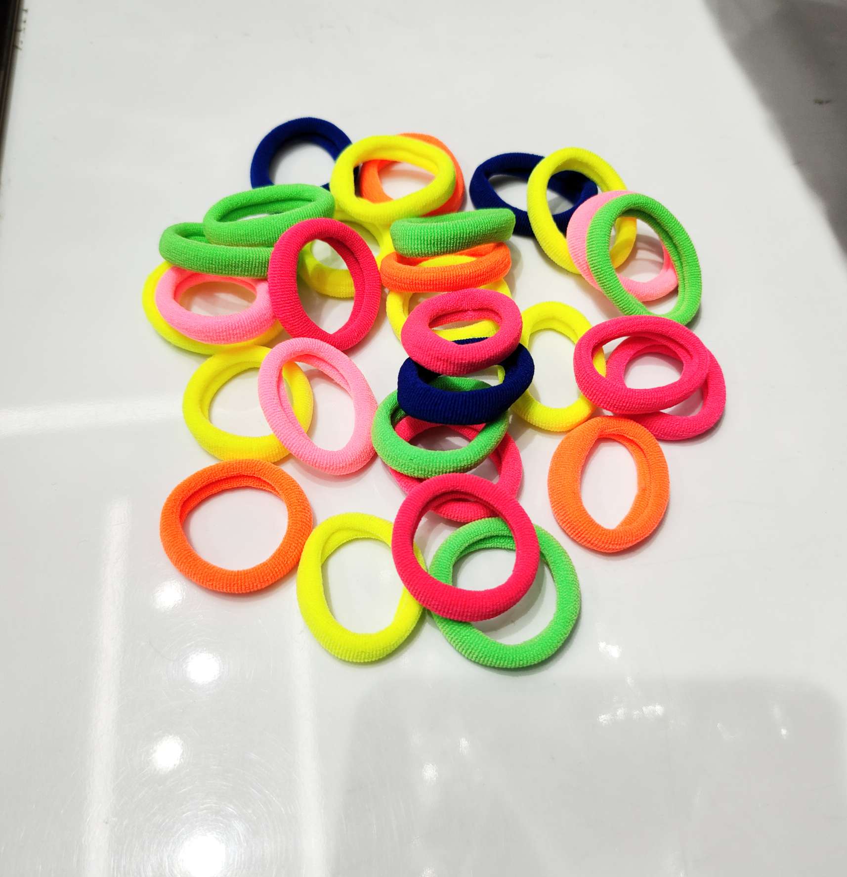 韩版头绳发圈/爆款儿童头饰/成人皮筋批发白底实物图