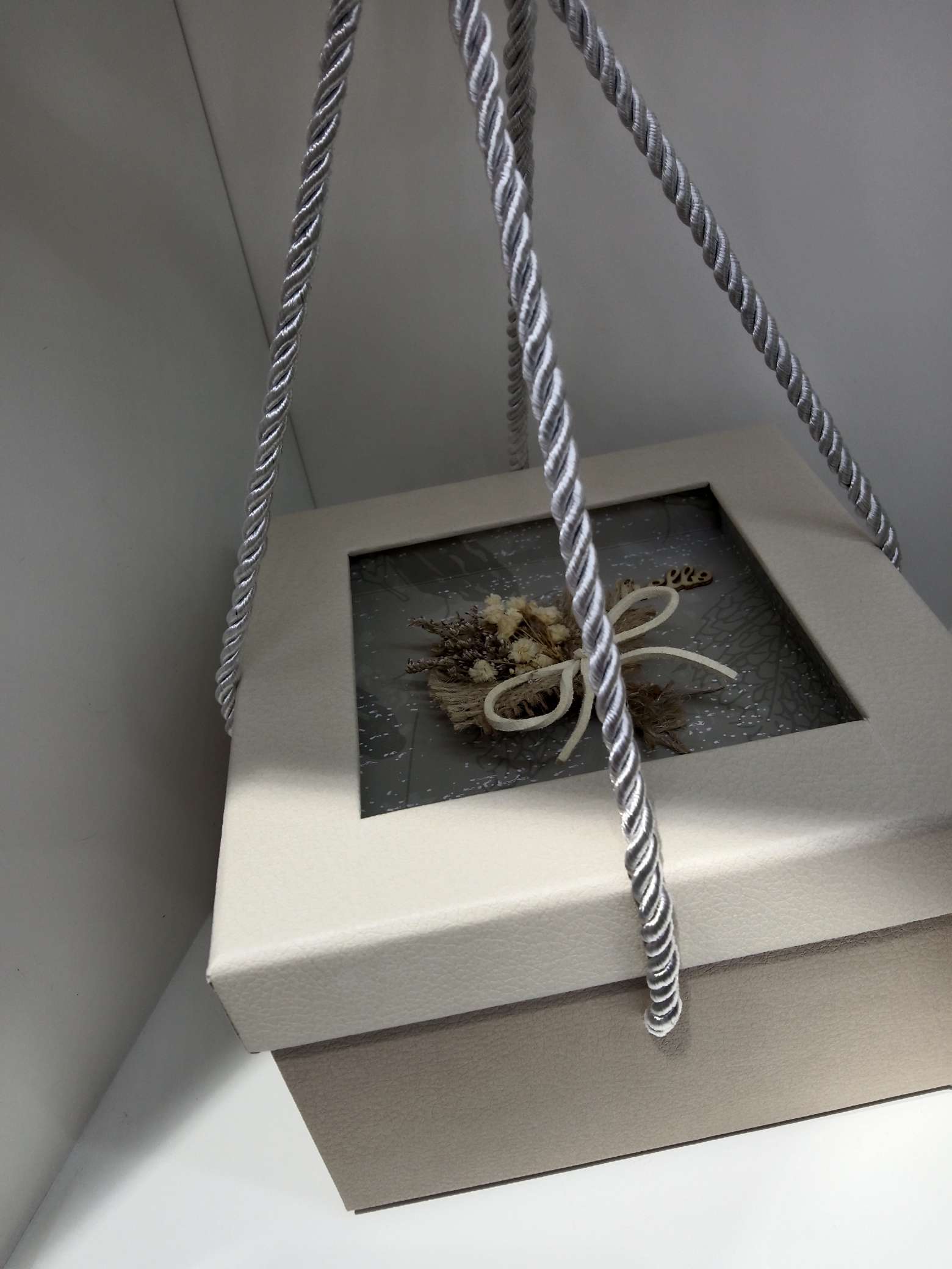 European-style jewelry packaging box, high-end ladies' accessory packaging gift box, hairpin special plastic card, with a fashionable jewelry box and decorative storage Specification image