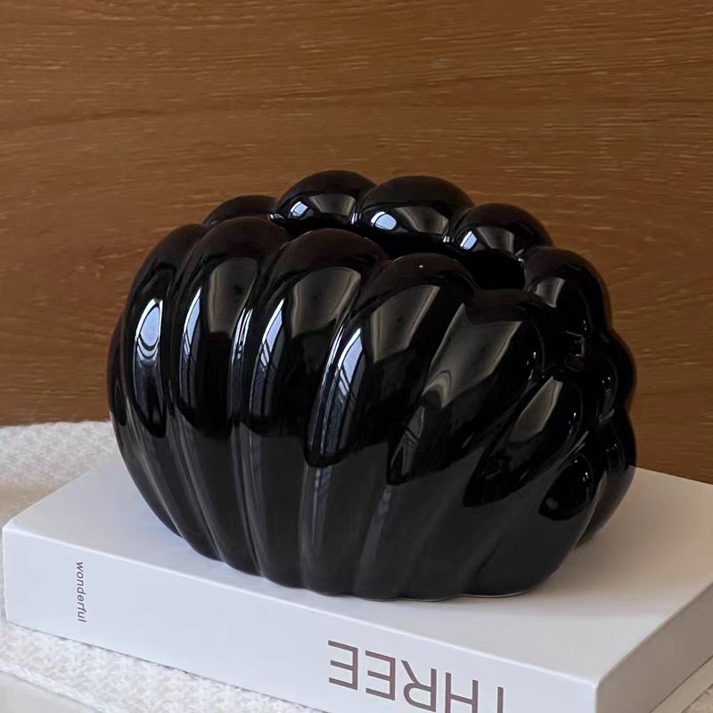 Creative shell tissue box, high-end and light luxury style for the living room, tissue box decoration, high-end feel, home desktop napkin box Item Picture