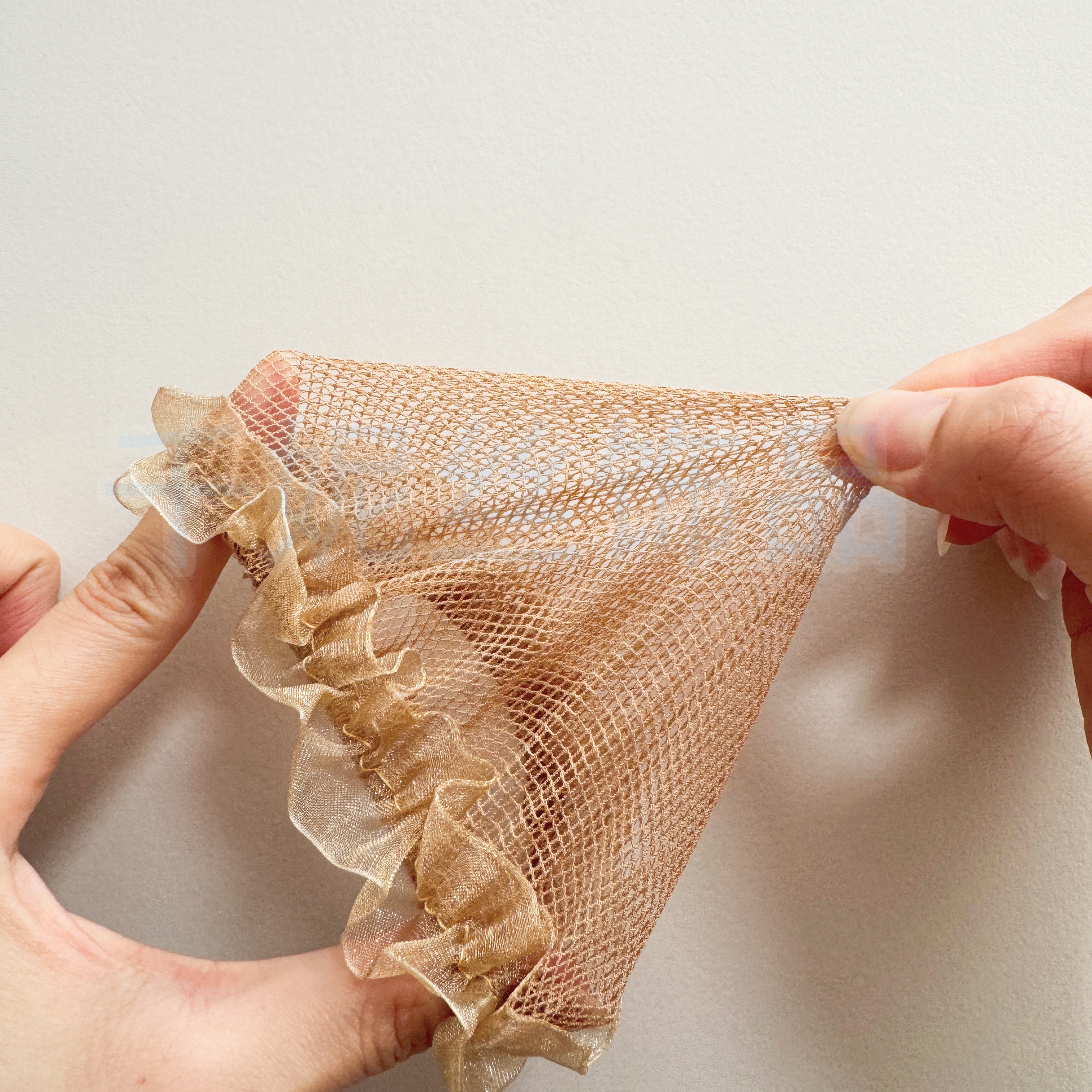 Skin-colored lace net details Picture