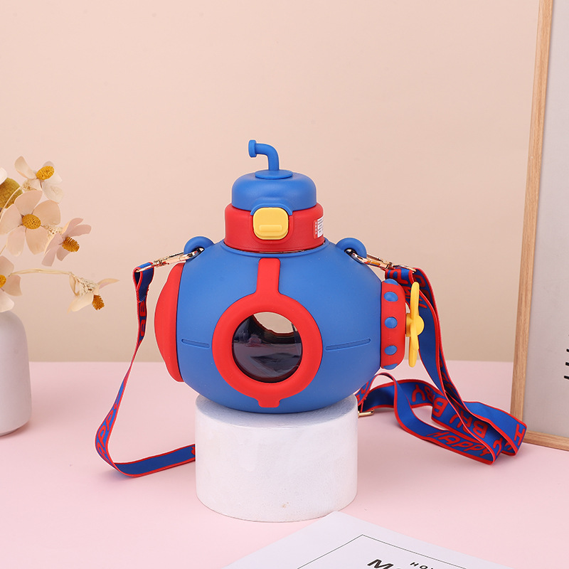 H185- Submarine Plastic Cup, Straw Cup, Cartoon Cute, anti-drop Plastic Cup, Large capacity for Boys and girls, Big Belly Cup, Big belly Cup Plastic Cup, Water cup Application Scenario