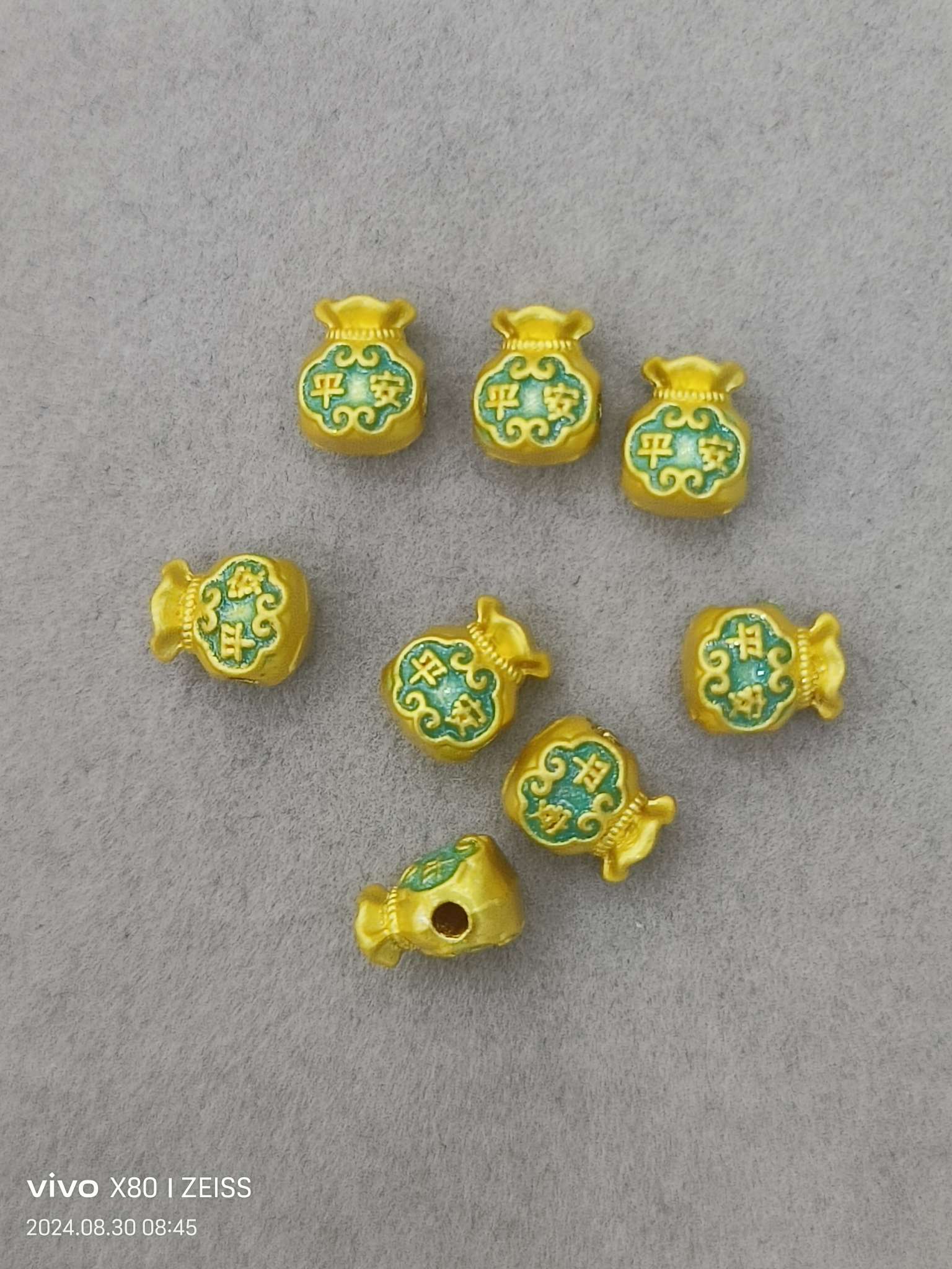 A complete set of jewelry accessories, including copper beads, soft clay alloy resin accessories, DIY handcrafted materials, bracelets, necklaces and earrings, are exquisite and durable Application Scenario