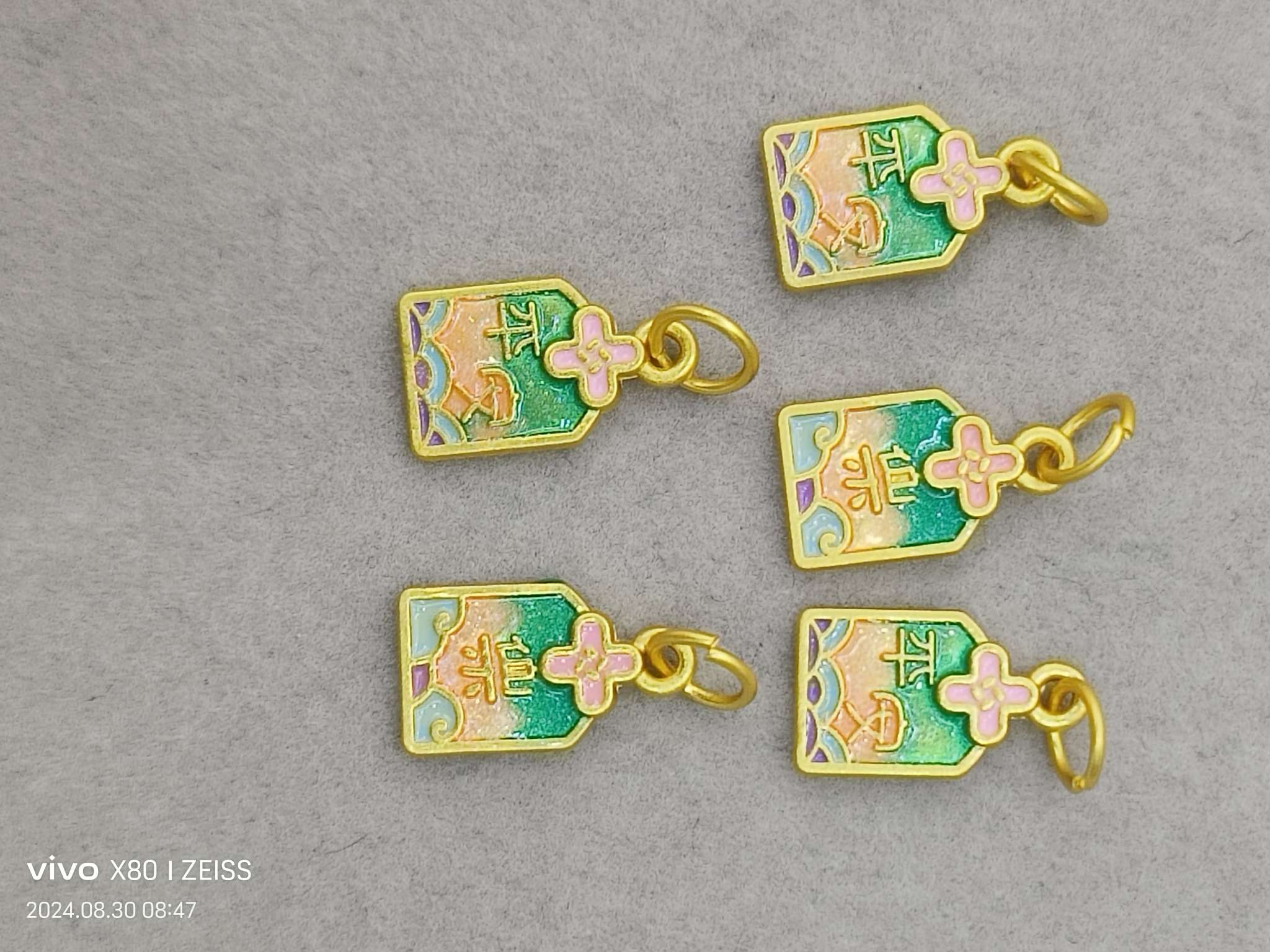 A complete set of jewelry accessories, including copper beads, soft clay alloy resin accessories, DIY handcrafted materials, bracelets, necklaces and earrings, are exquisite and durable details Picture