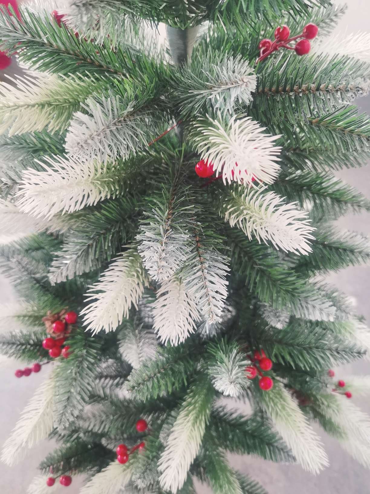 专业生产圣诞各种规格圣诞树，豪华树~松针树~PE混合树∽雪花松针树~藤条花环等等圣诞用品圣诞树