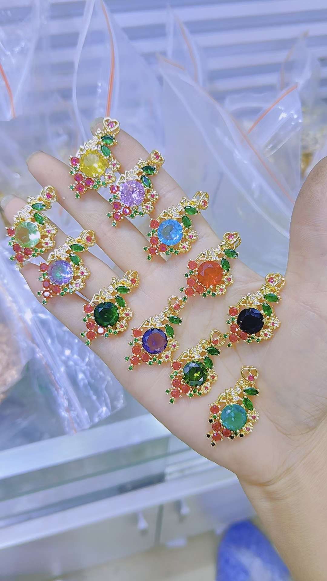 Genshin Impact merchandise: Lin Junjie's retro beaded jewelry, necklaces, pendants, 12 zodiac limited edition styles, exquisite handcrafted gourd-shaped bags, clothes, four-leaf clovers
