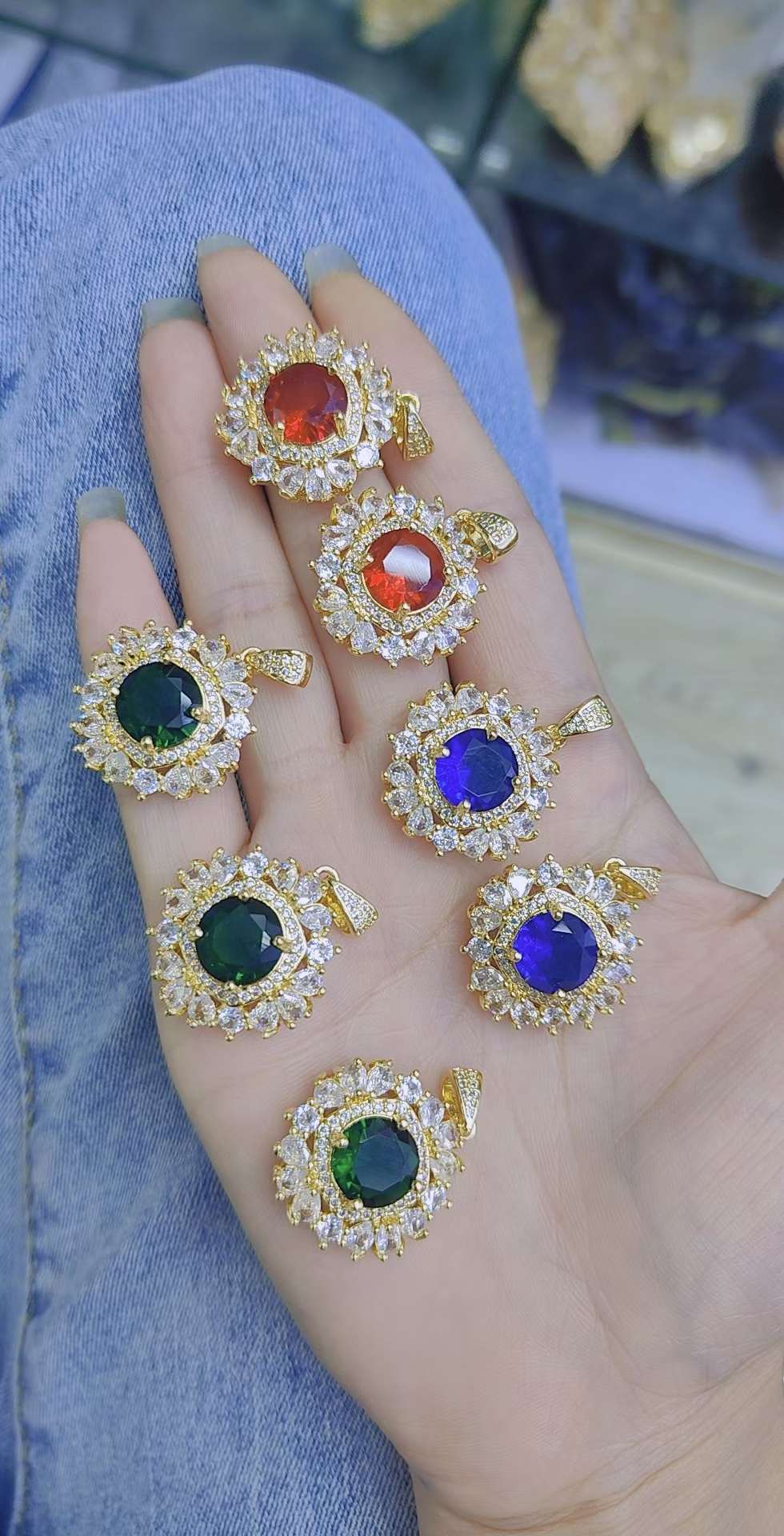 A collection of exquisite handcrafted items featuring the same retro beaded jewelry and necklaces as JJ Lin's from Genshin Impact, including twelve zodiac amber pendants Application Scenario