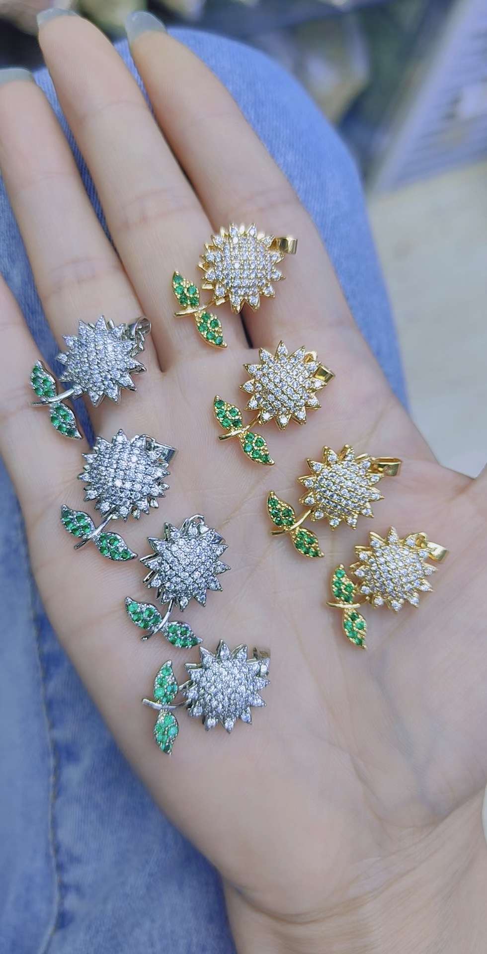 A collection of exquisite handcrafted items featuring the same retro beaded jewelry and necklaces as JJ Lin's from Genshin Impact, including twelve zodiac amber pendants Specification image