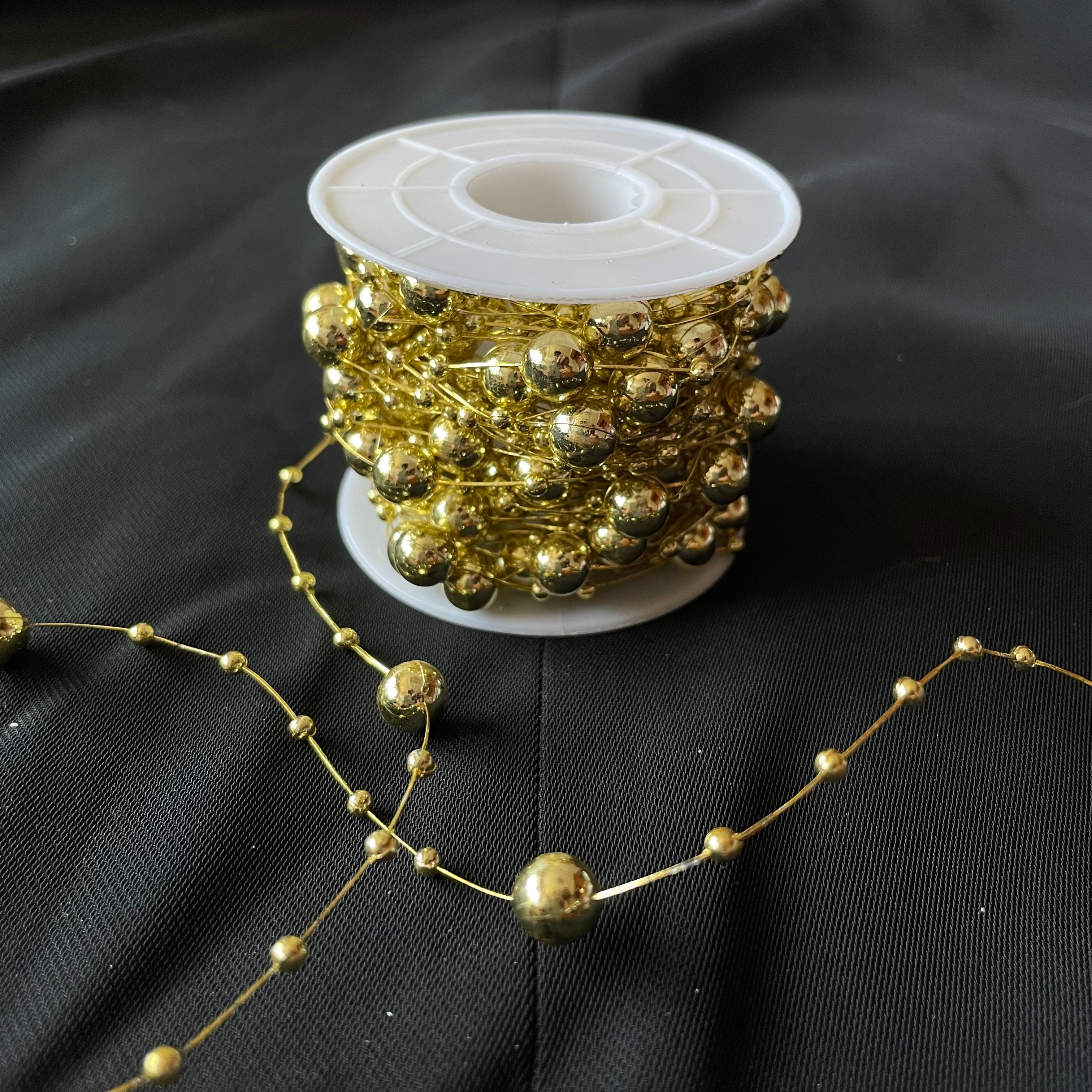 10M fishing line 8+3 bead chain, a must-have Christmas hat accessory. Unique design Christmas decorations add a festive atmosphere to your home. Christmas-themed decorations make your Christmas even more unique details Picture